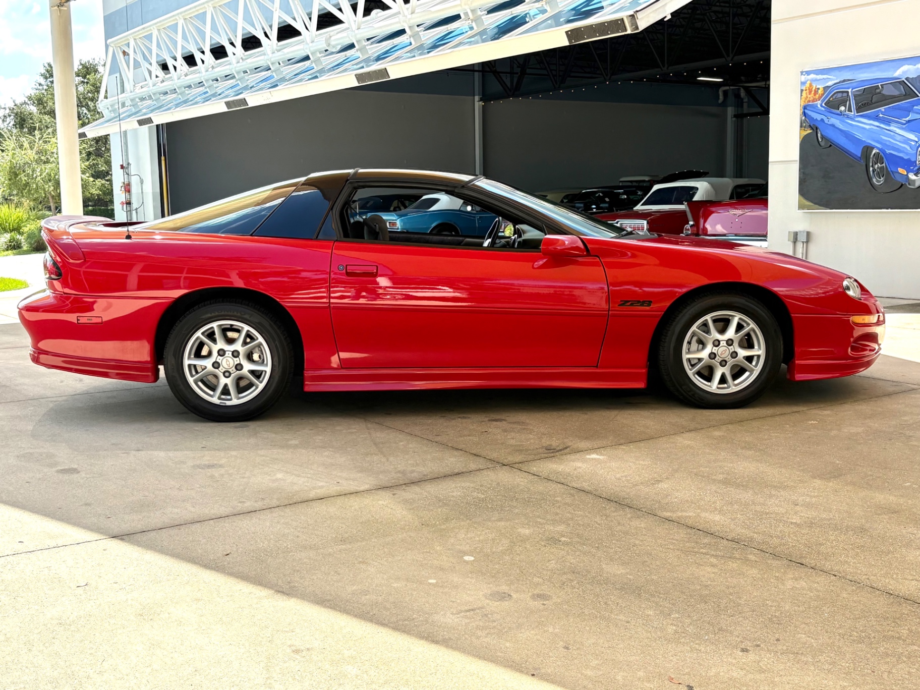 Vehicle photo 4