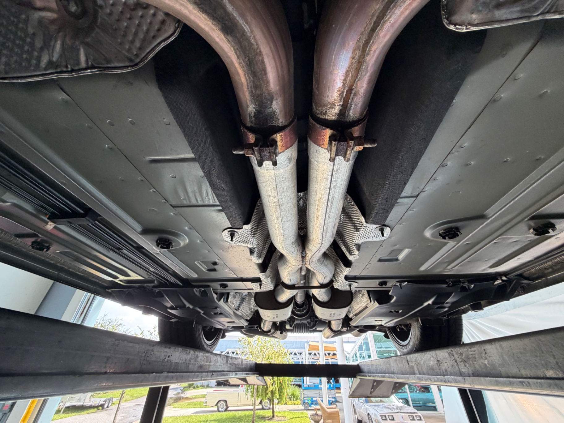 Vehicle photo 54