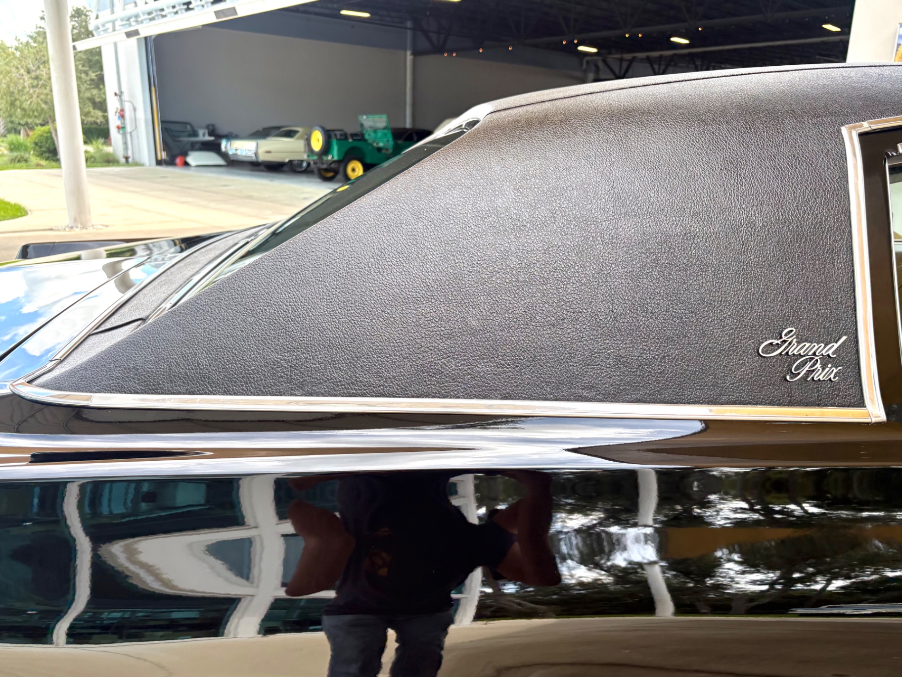 Vehicle photo 22