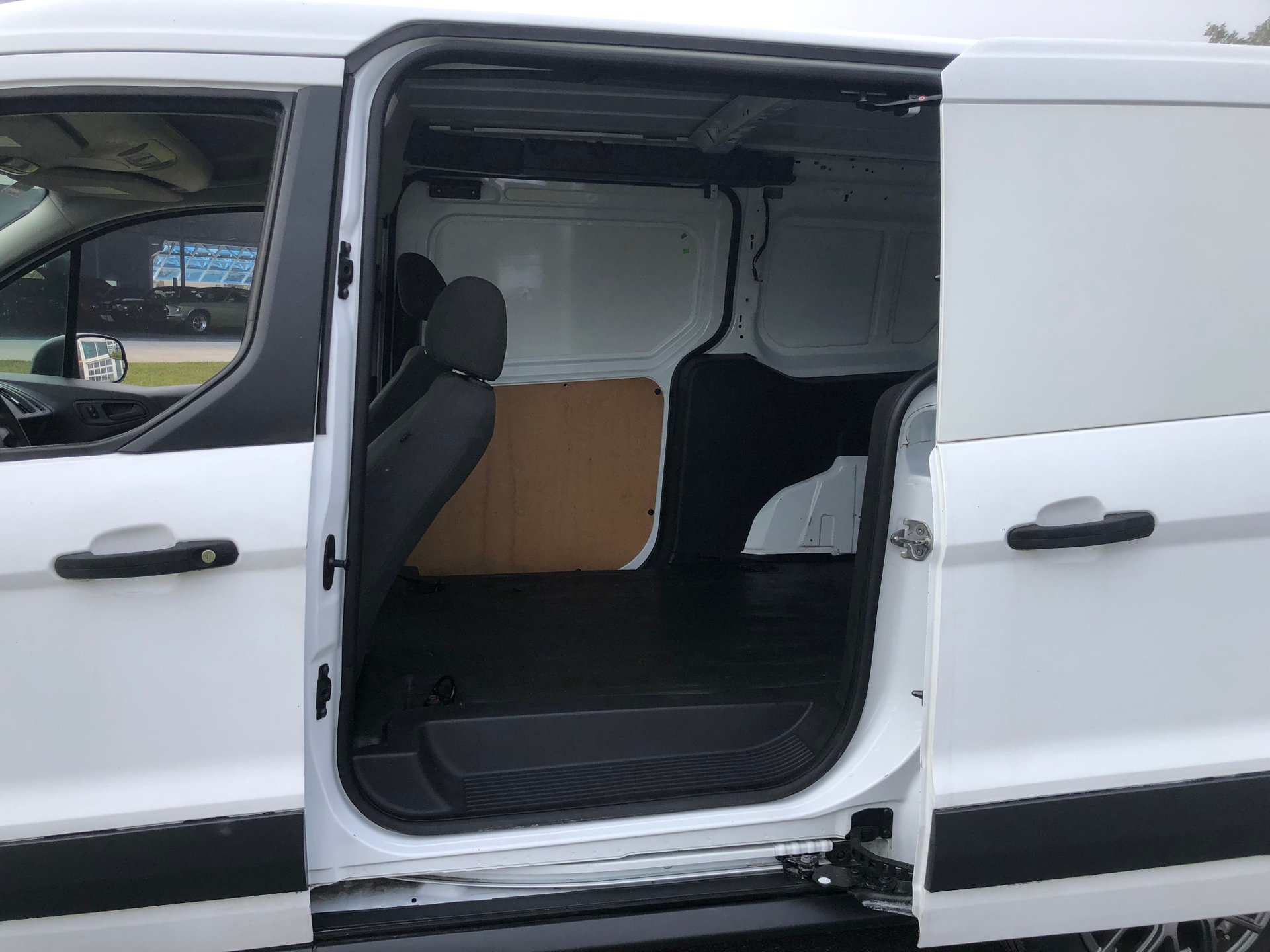 Vehicle photo 17