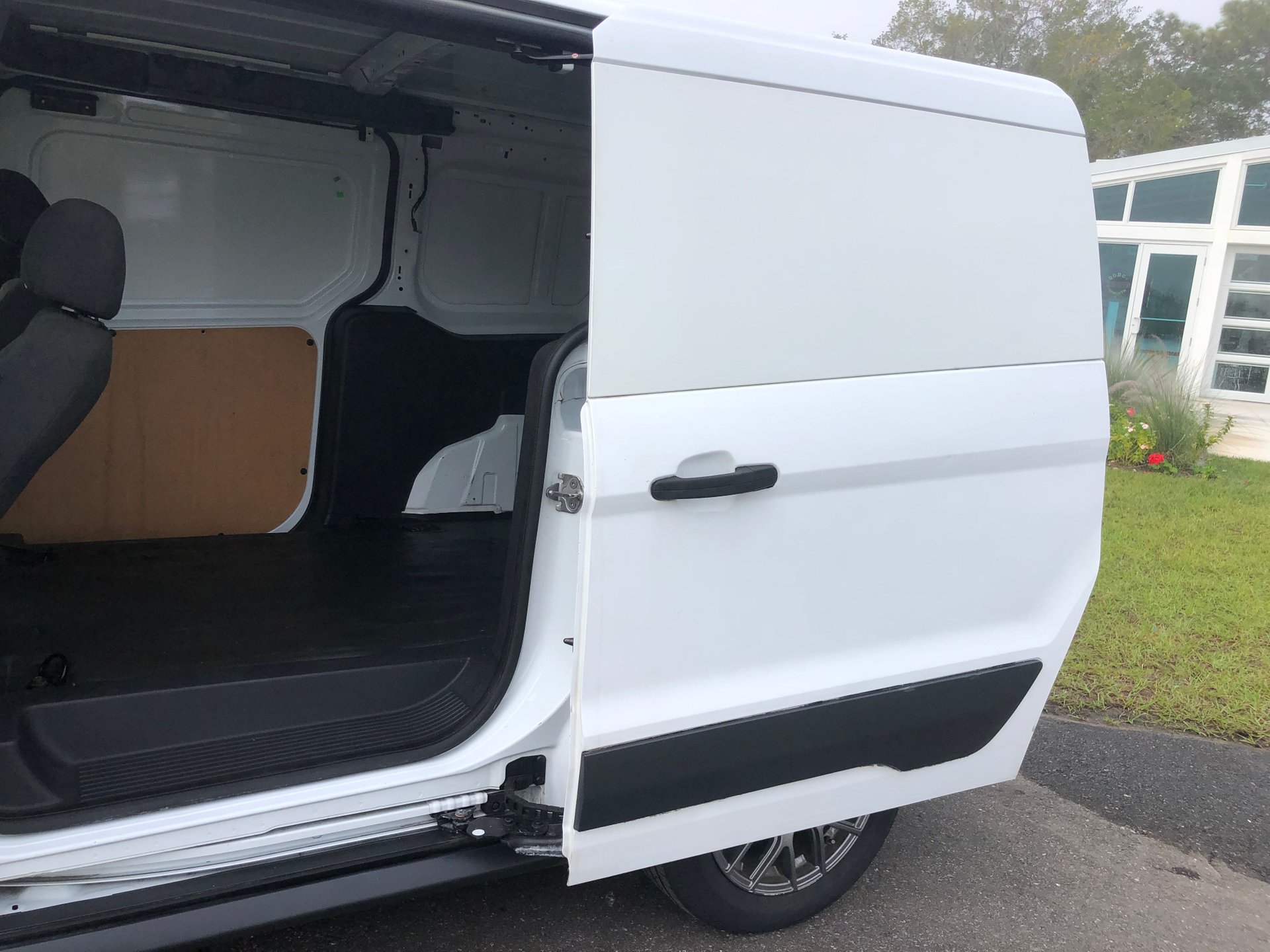Vehicle photo 18