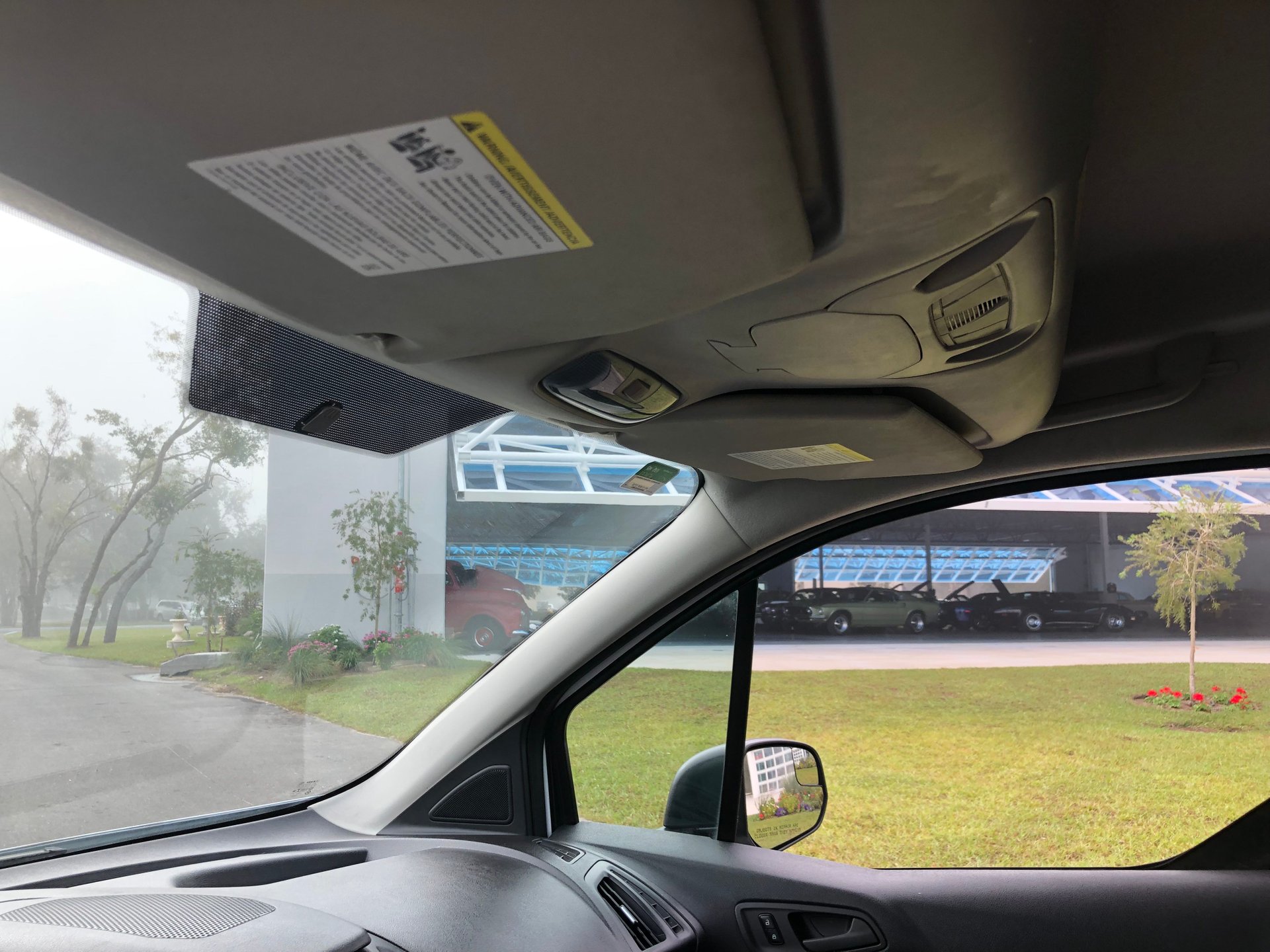 Vehicle photo 19
