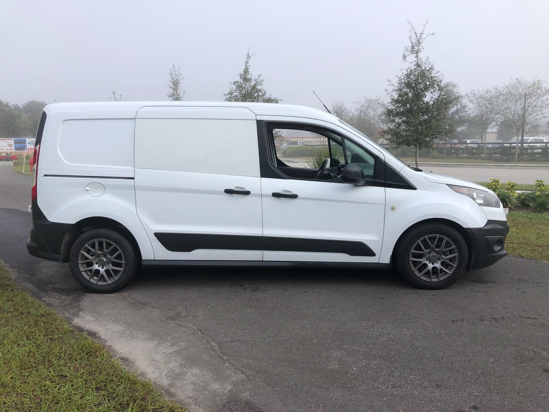 Vehicle photo 4