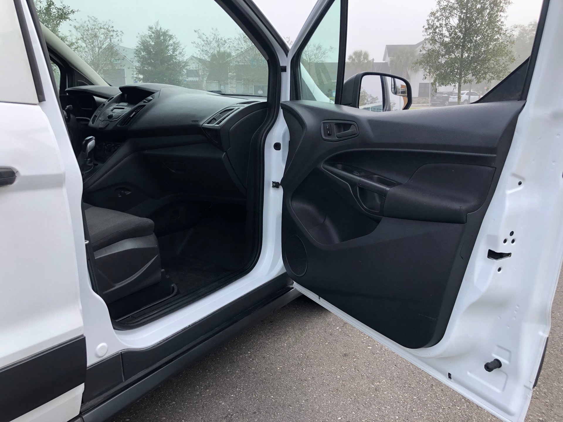 Vehicle photo 23