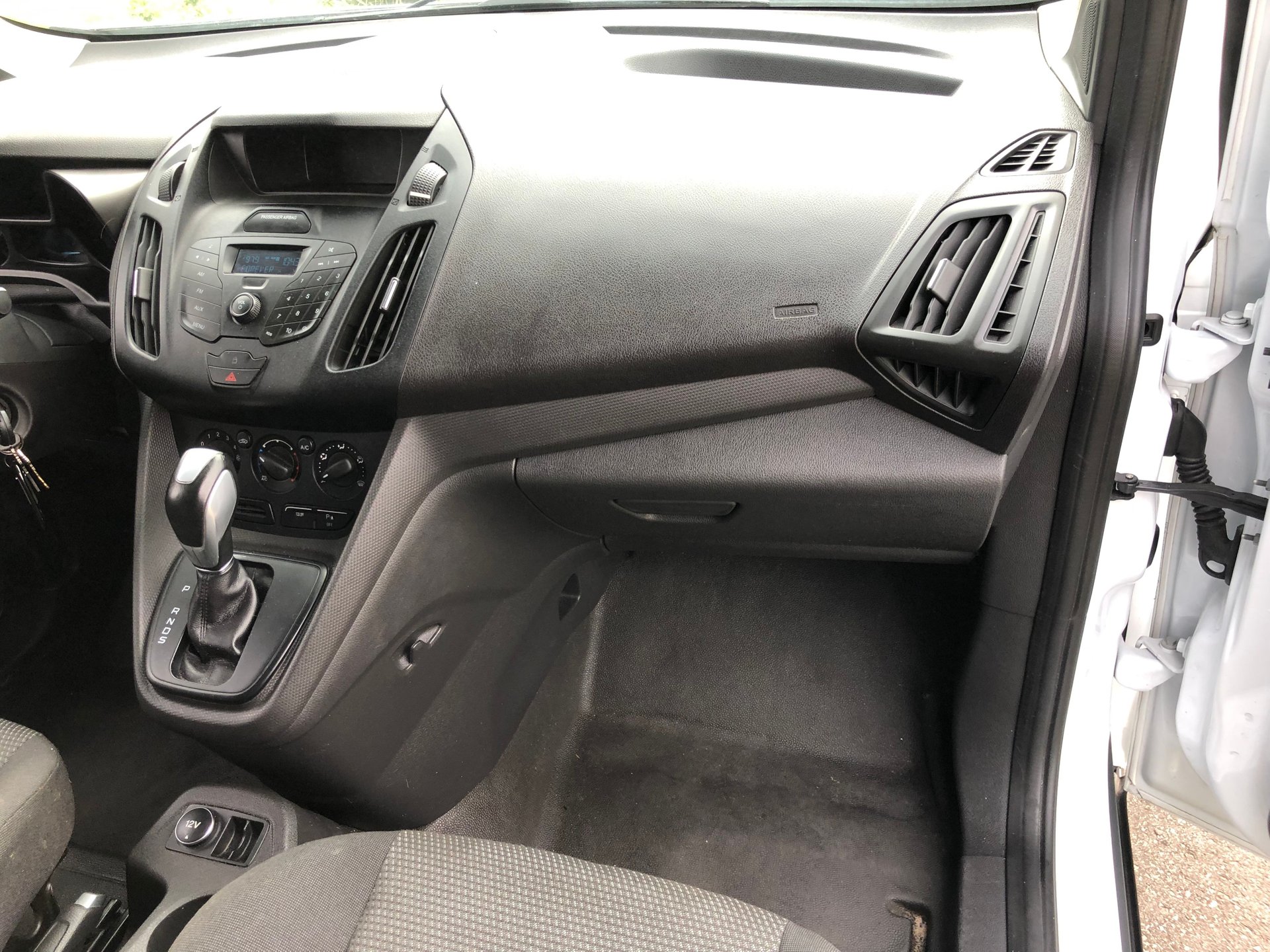 Vehicle photo 26
