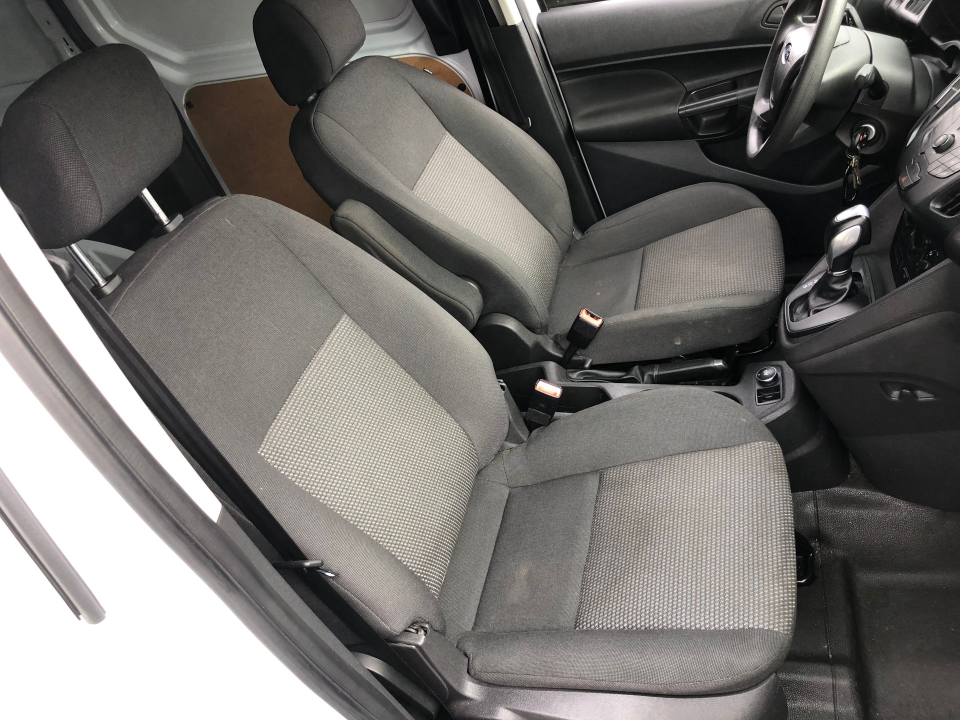 Vehicle photo 28