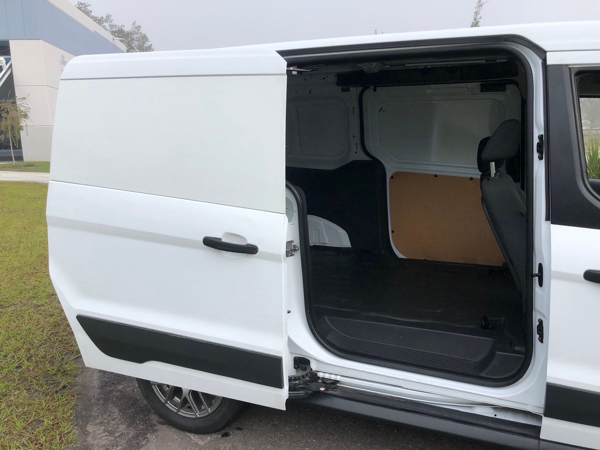 Vehicle photo 31