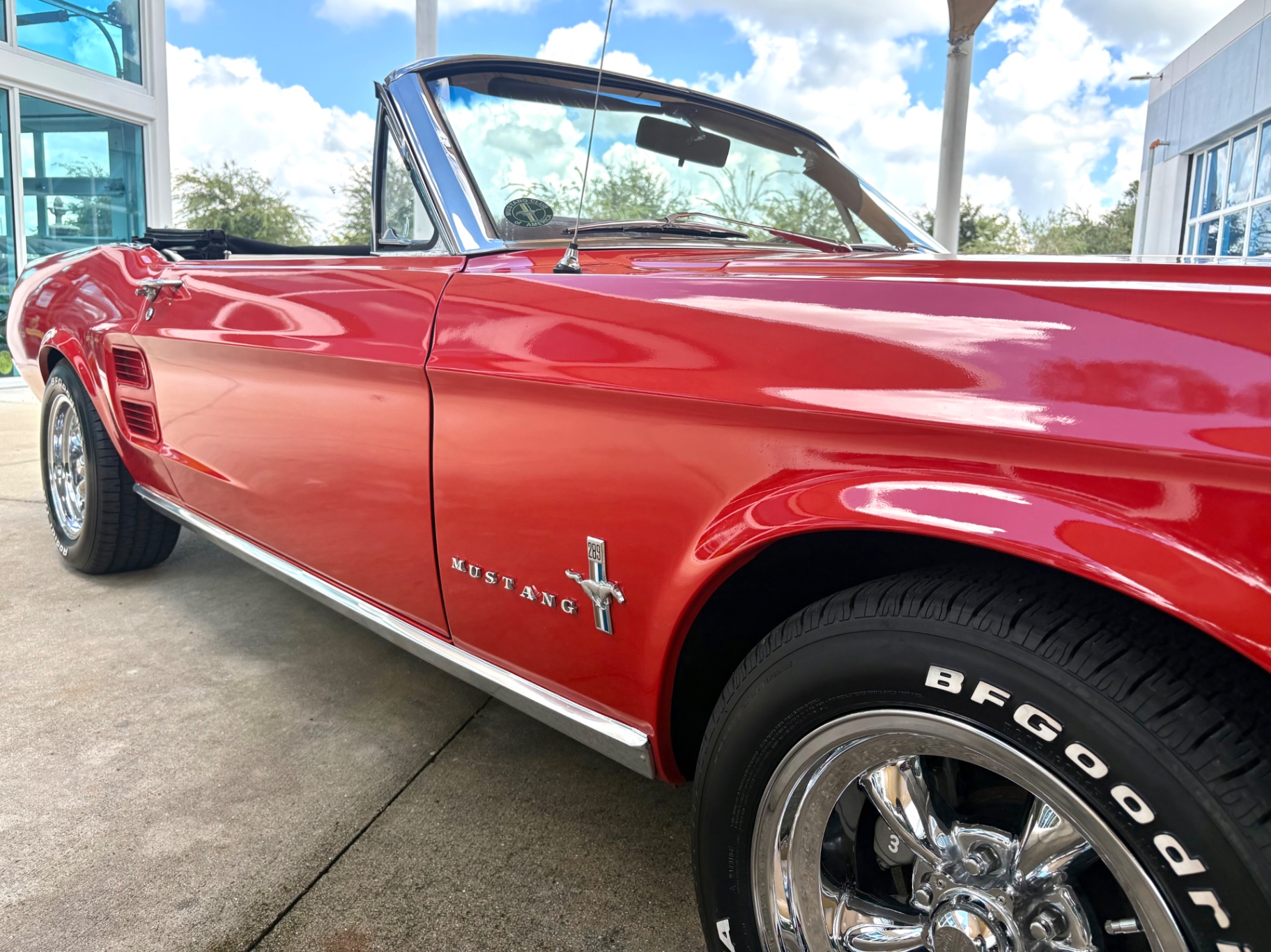 Vehicle photo 18