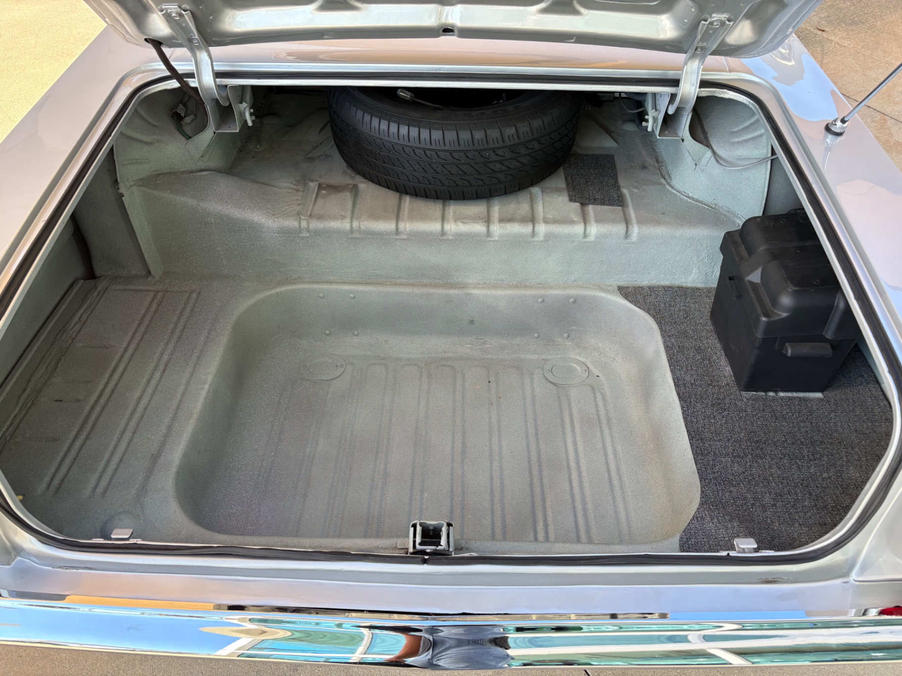 Vehicle photo 8