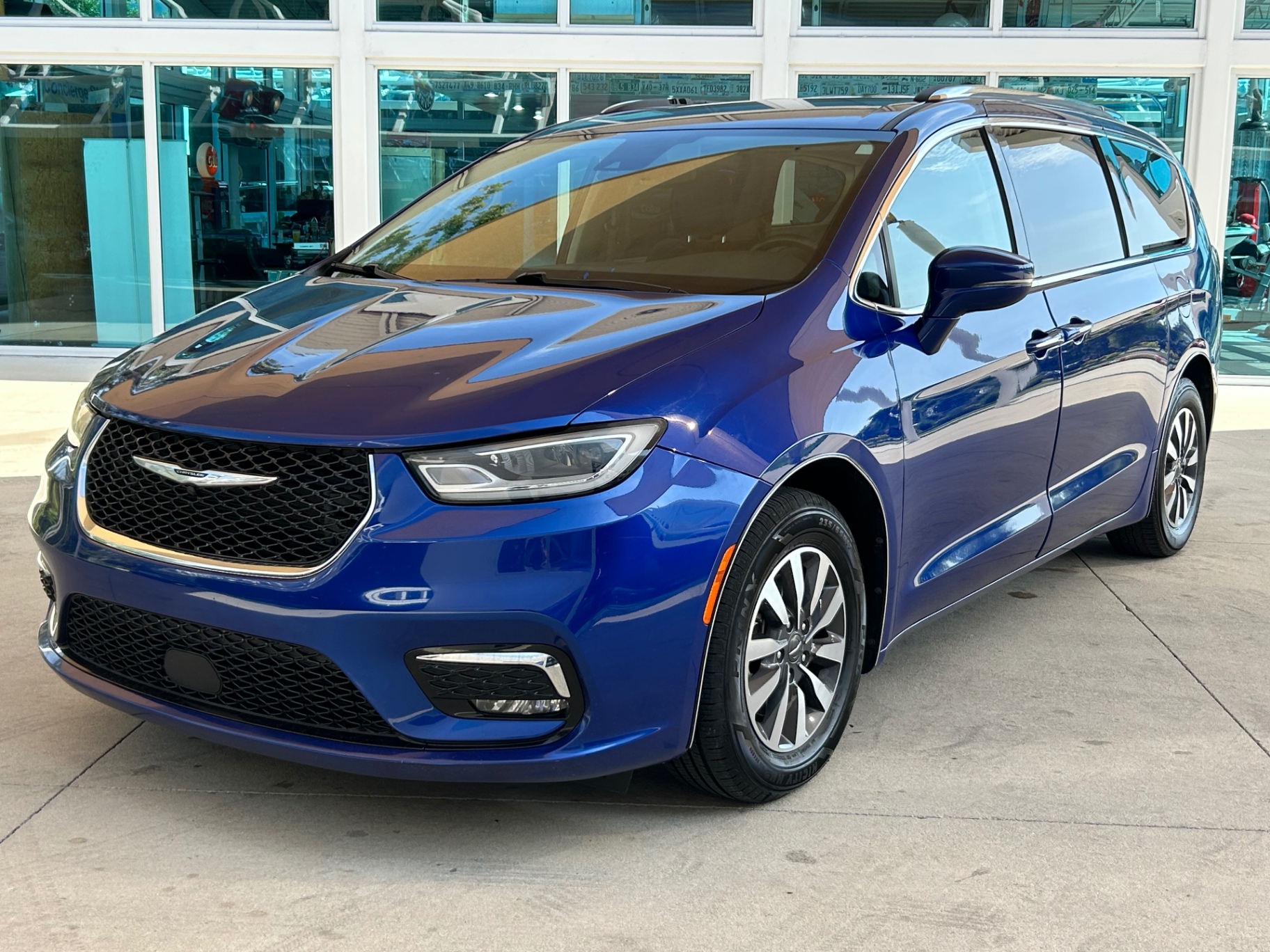 Vehicle photo 12