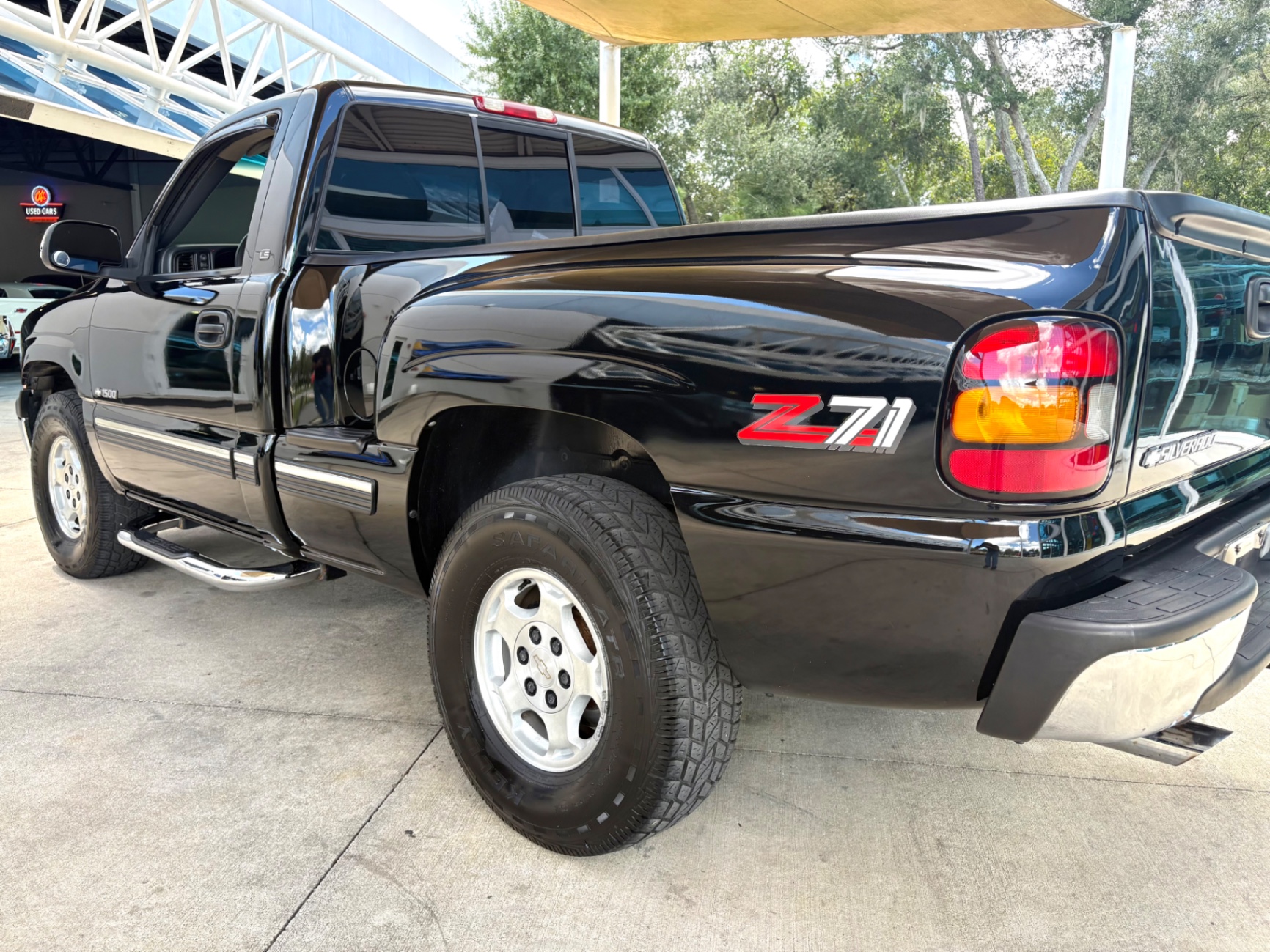 Vehicle photo 14