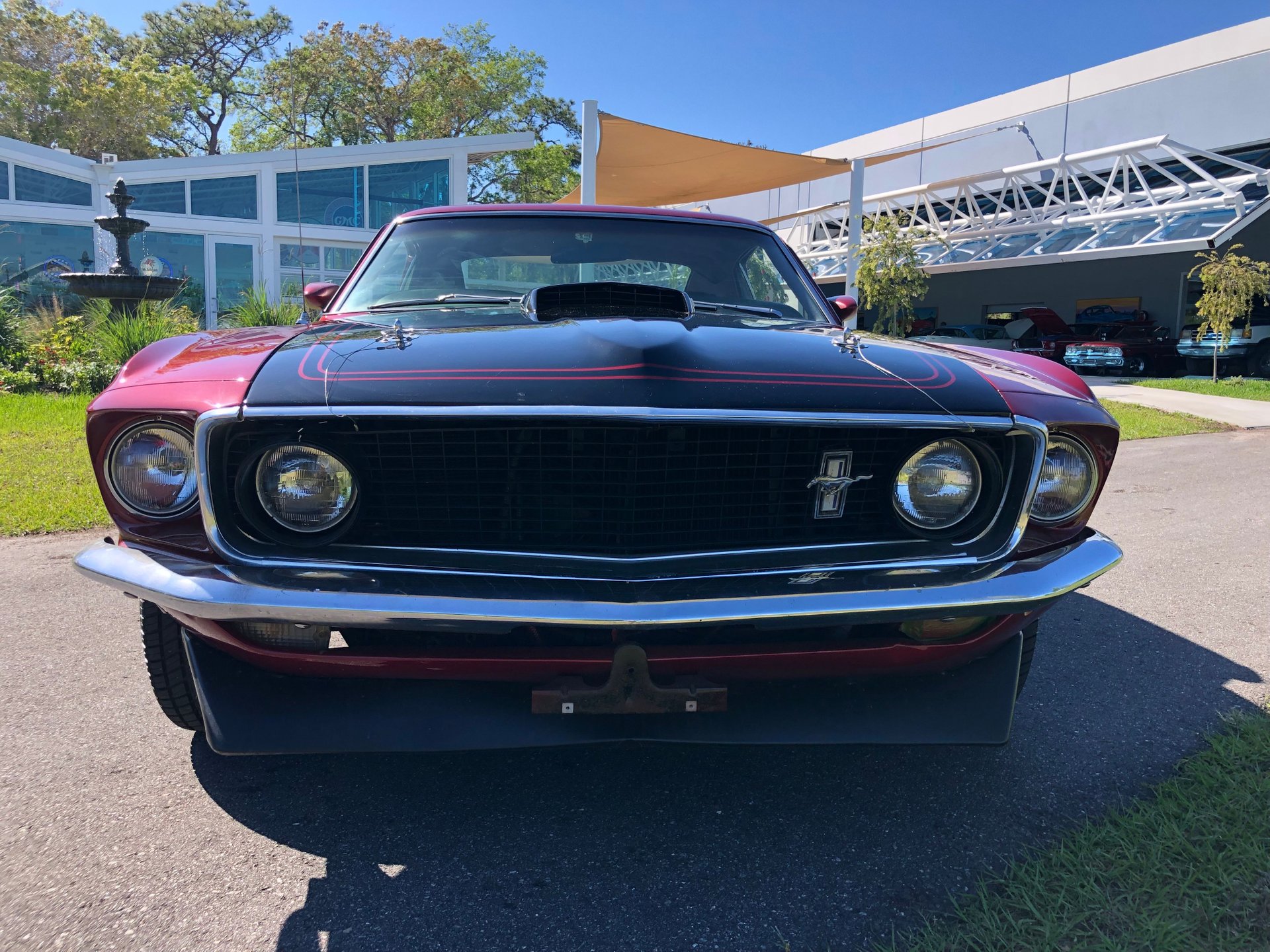 Vehicle photo 12