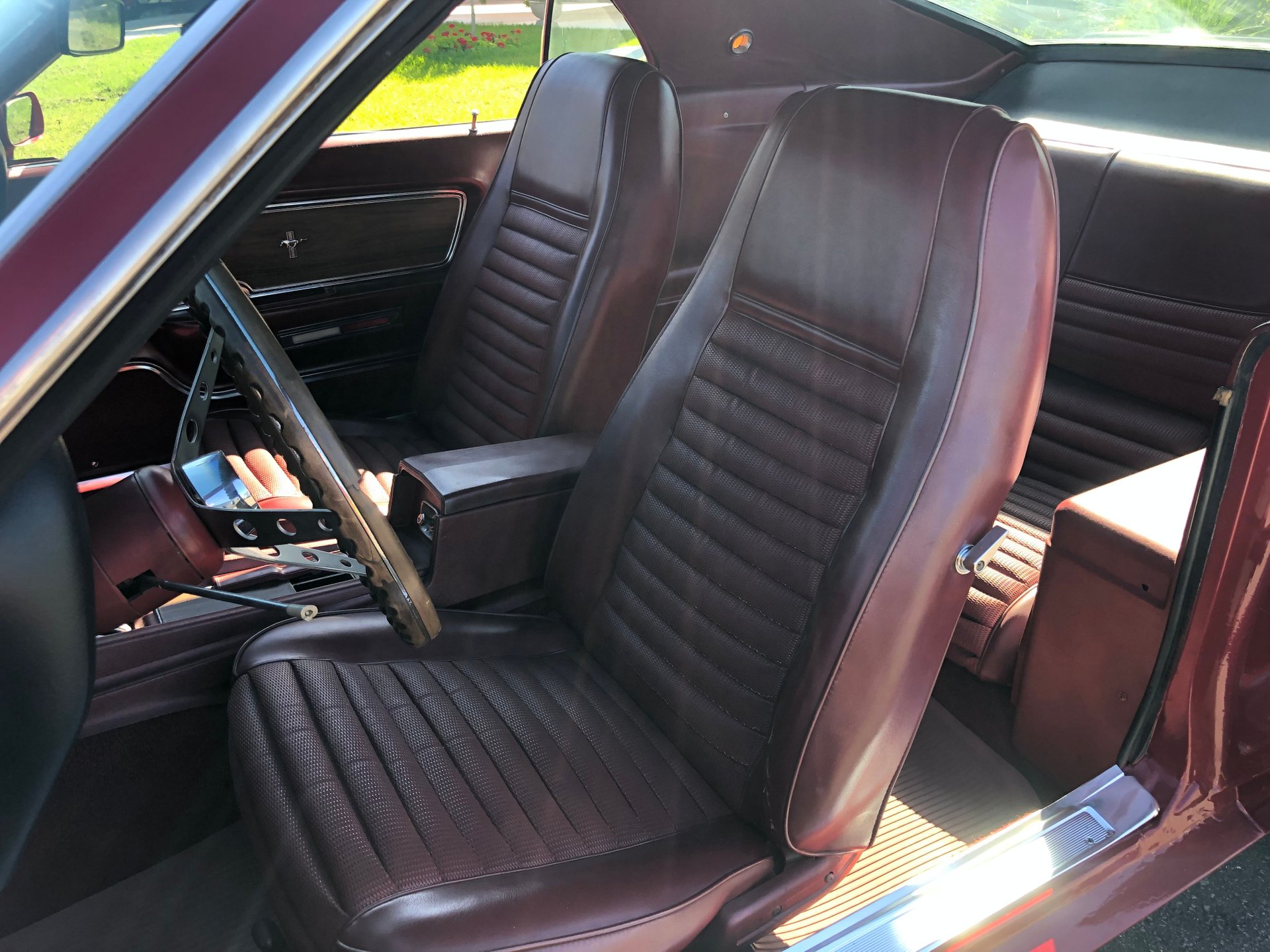 Vehicle photo 13
