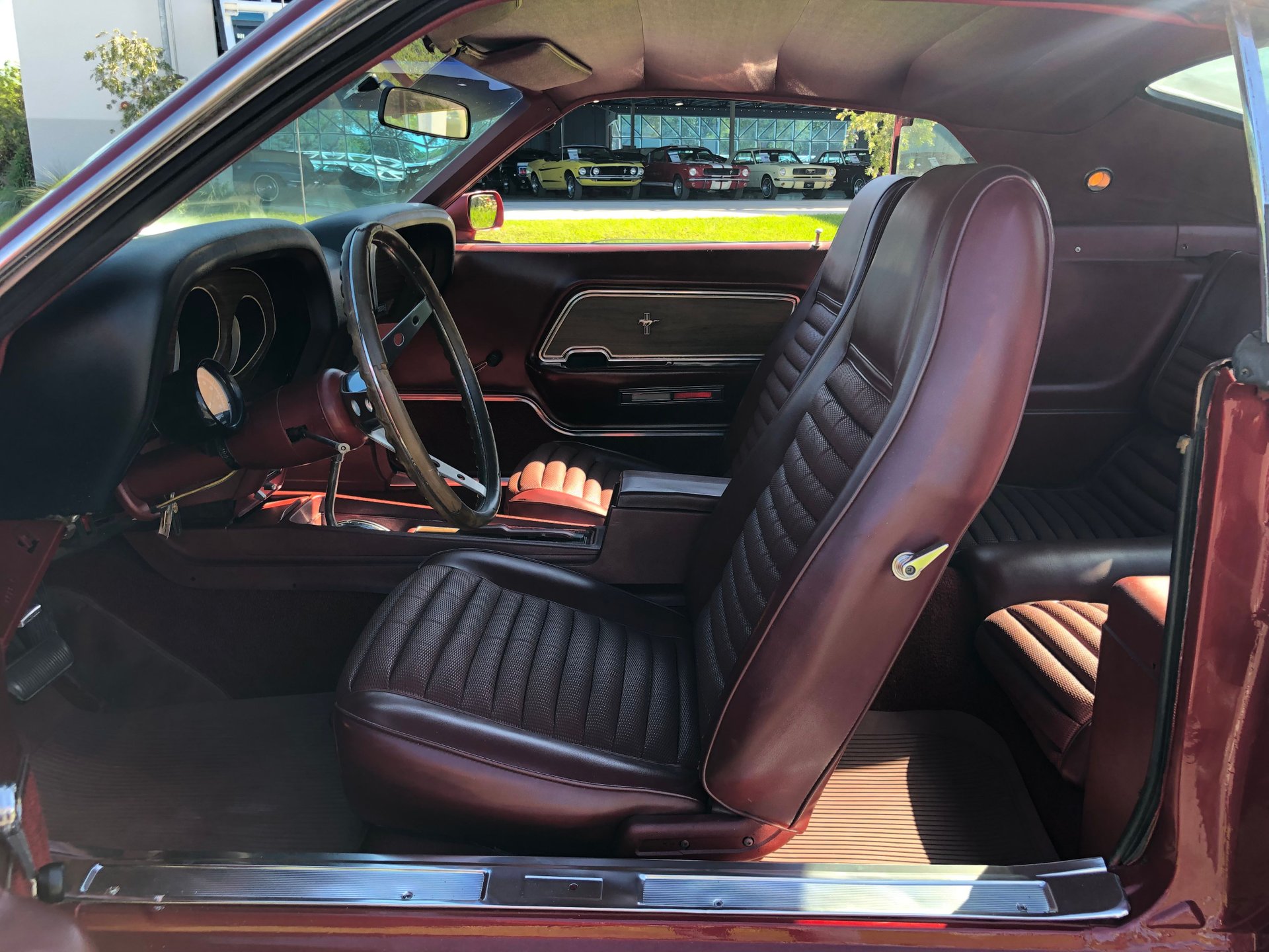 Vehicle photo 14
