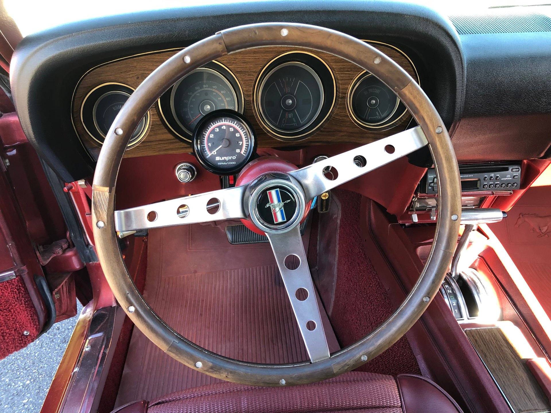 Vehicle photo 17