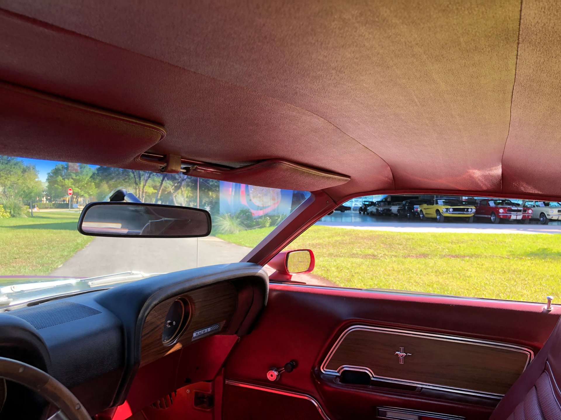Vehicle photo 19