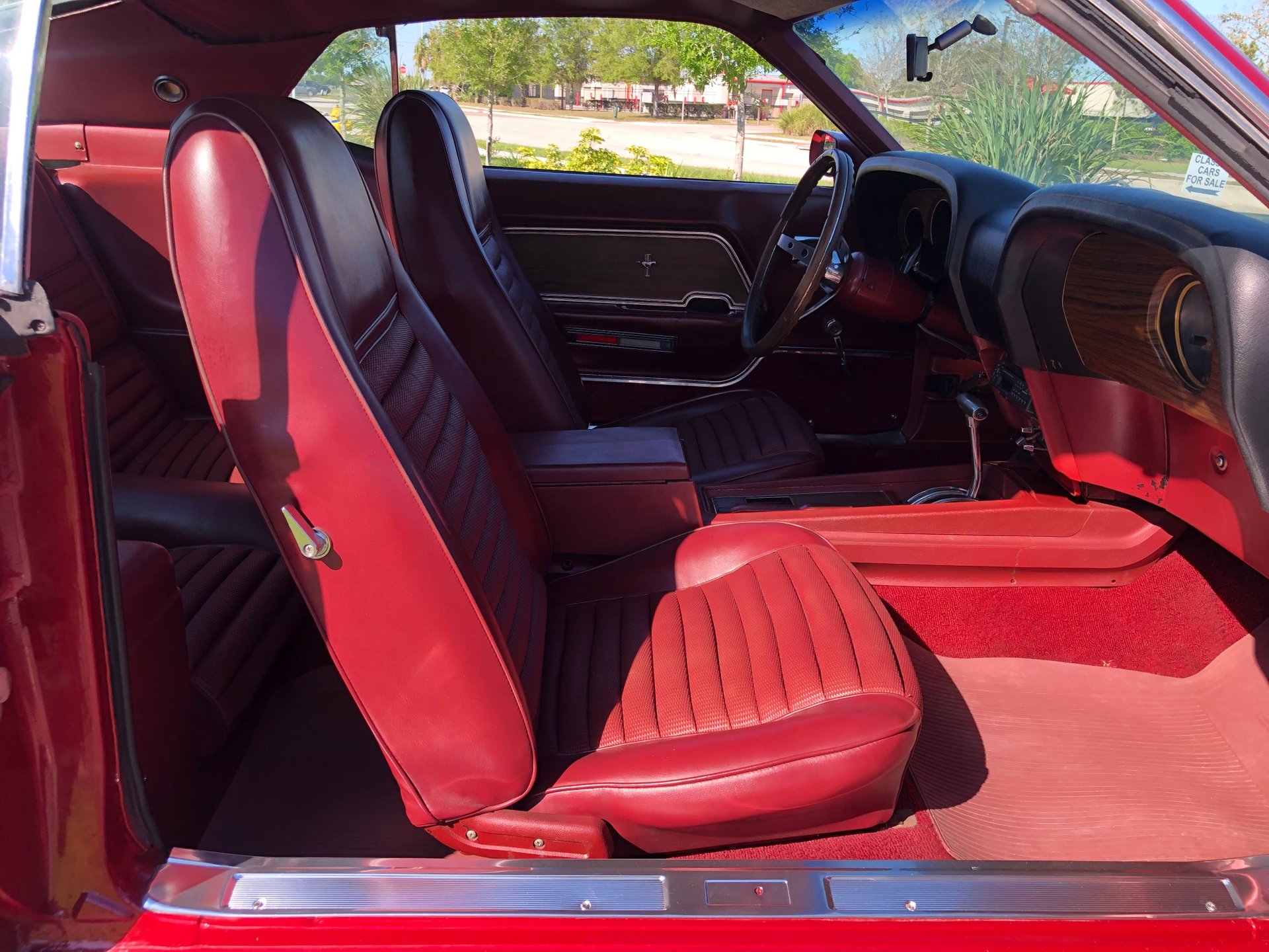 Vehicle photo 21