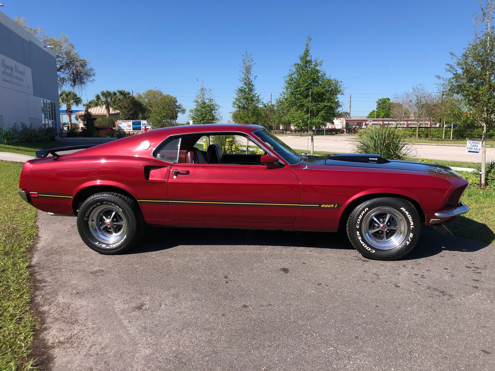 Vehicle photo 4