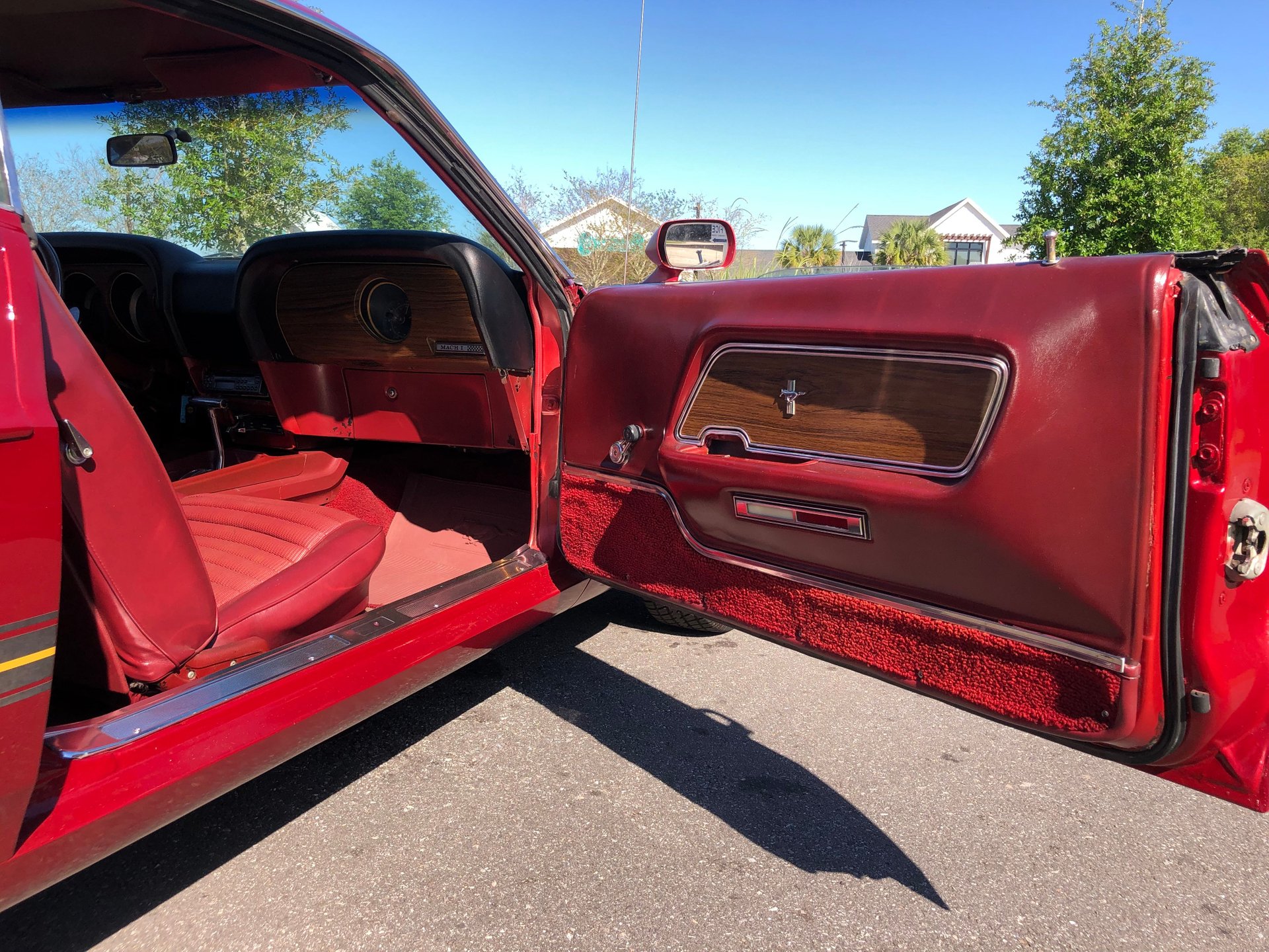 Vehicle photo 23