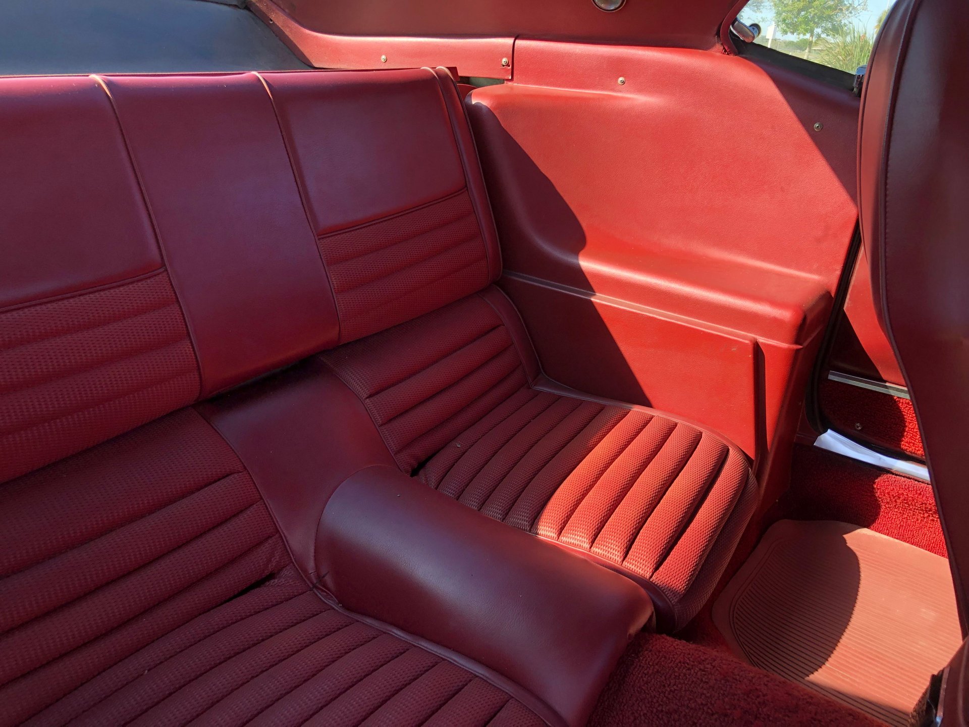 Vehicle photo 25