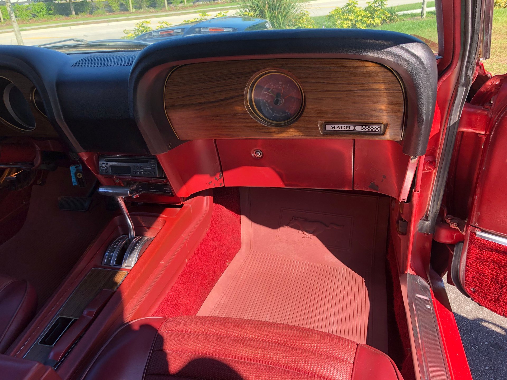 Vehicle photo 26