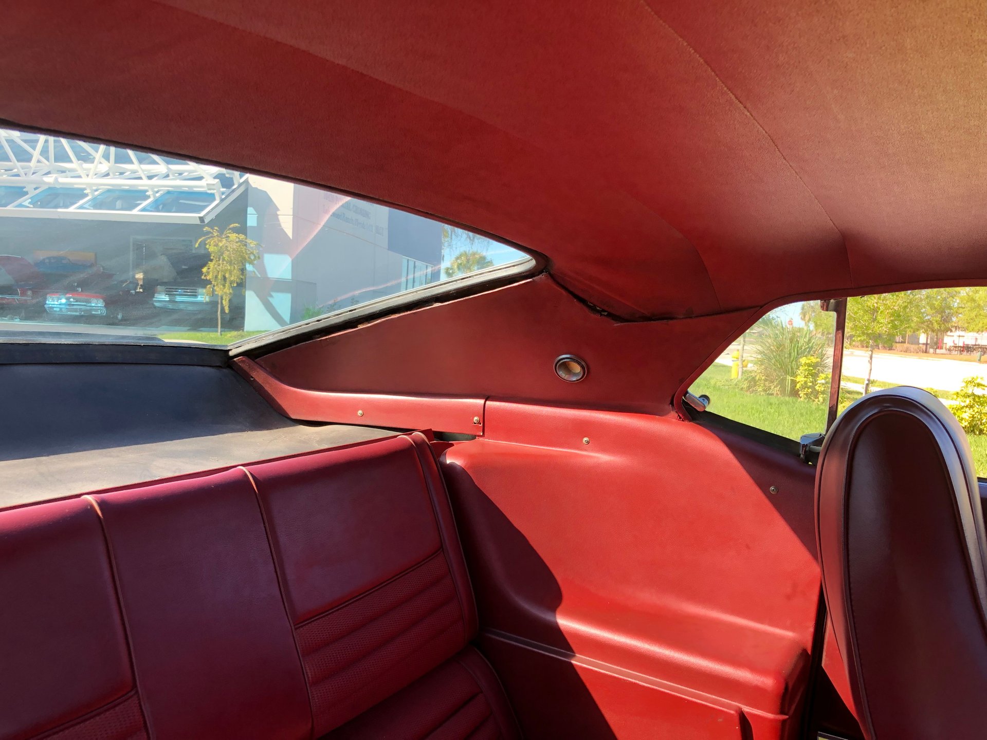 Vehicle photo 28