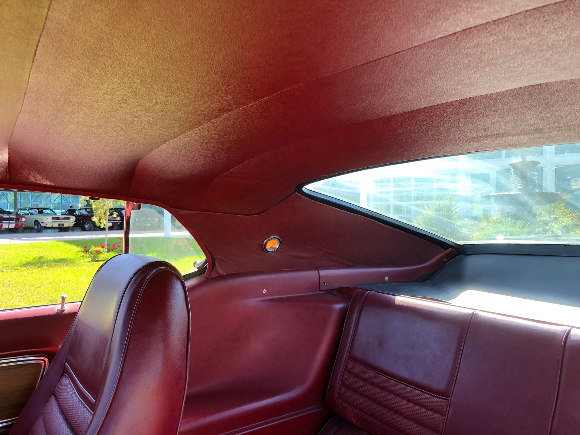 Vehicle photo 29