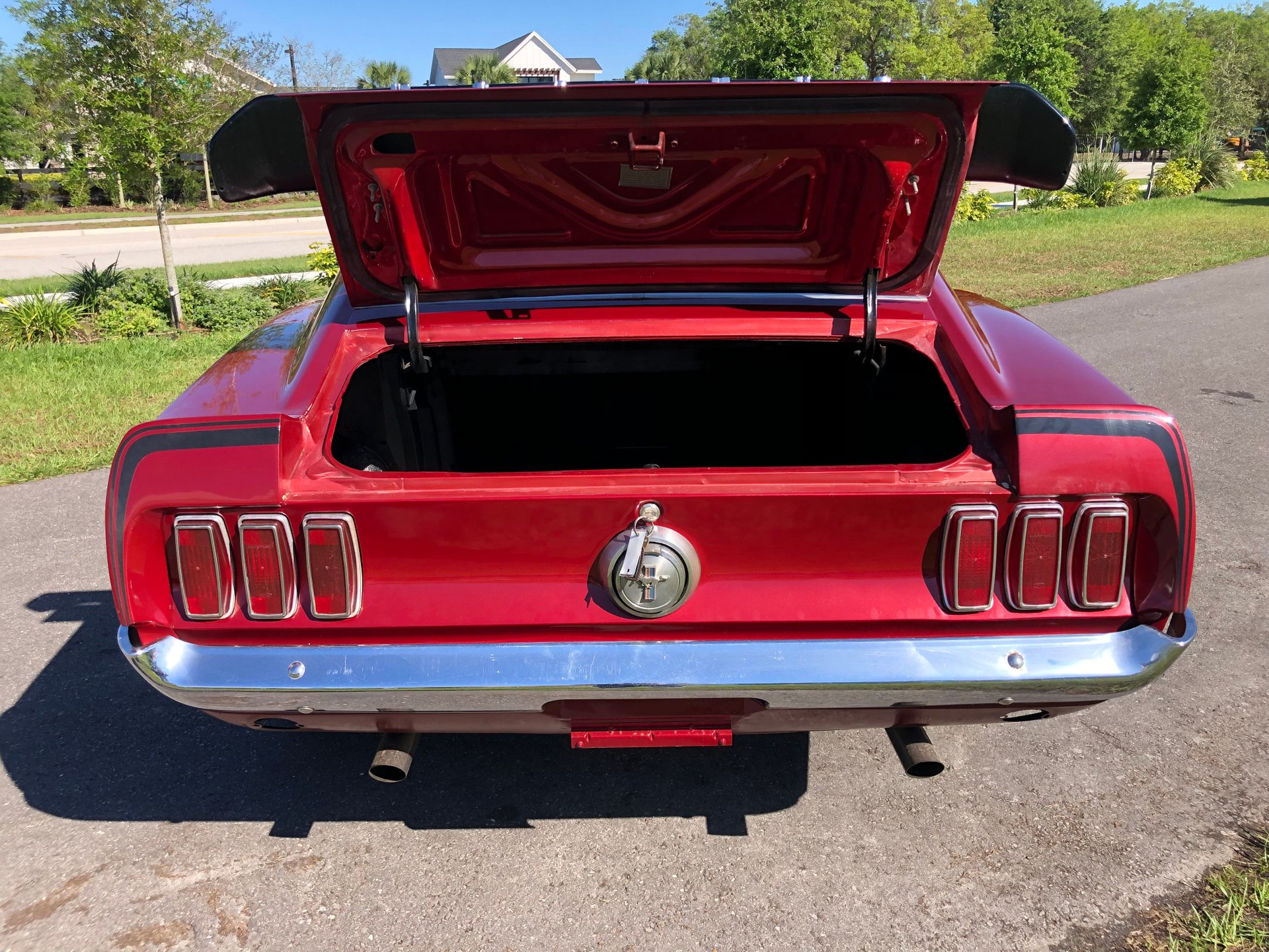 Vehicle photo 30