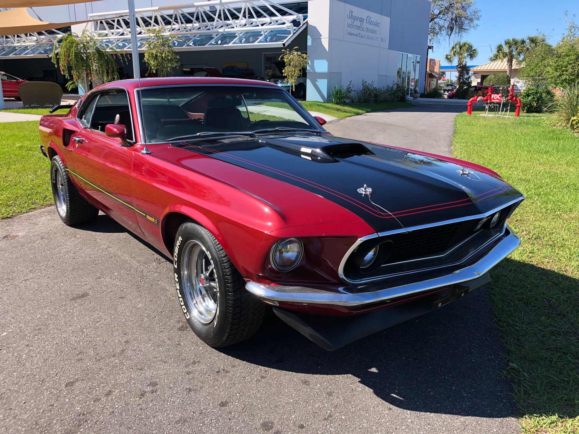 Vehicle photo 5