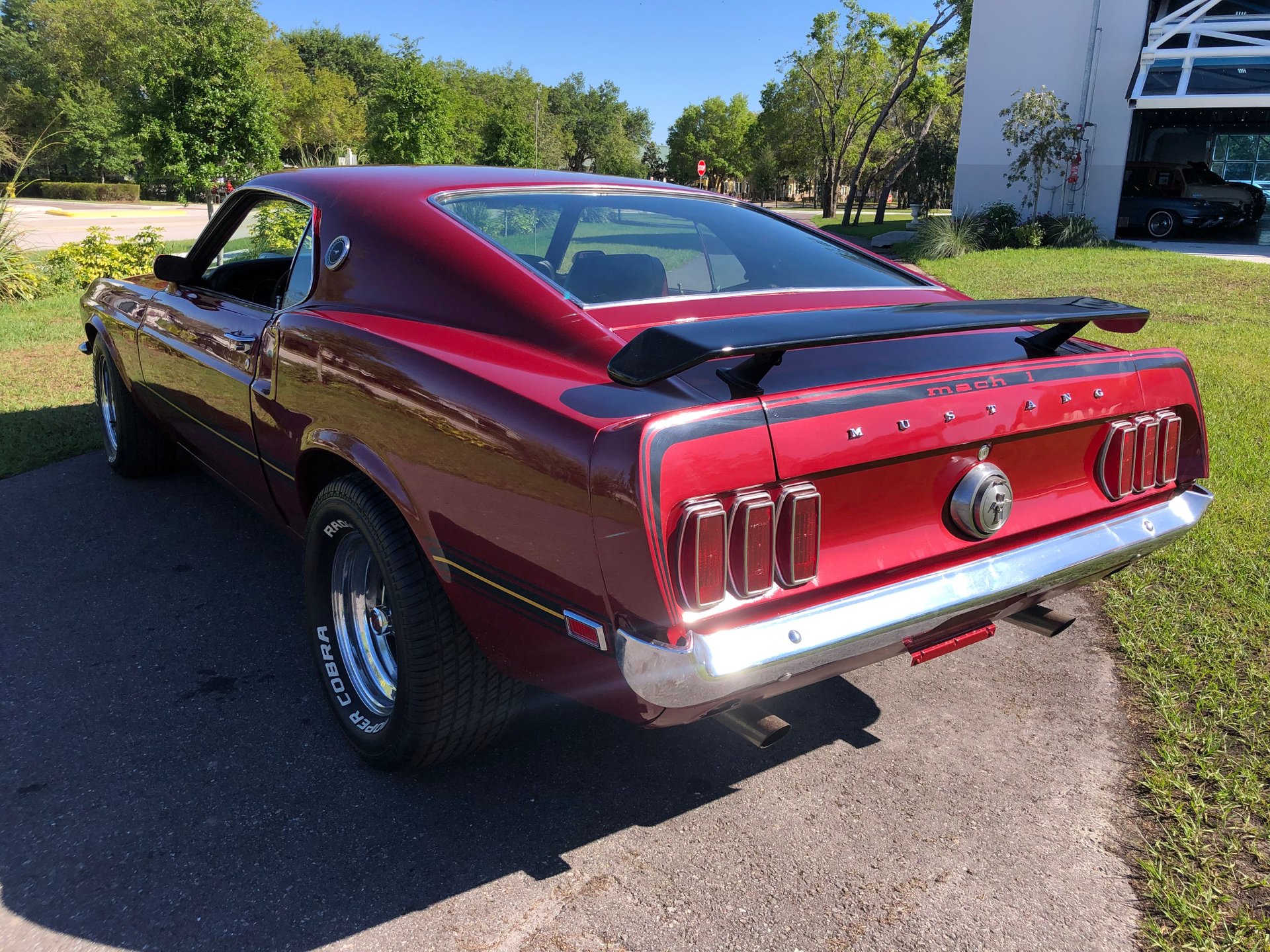 Vehicle photo 7