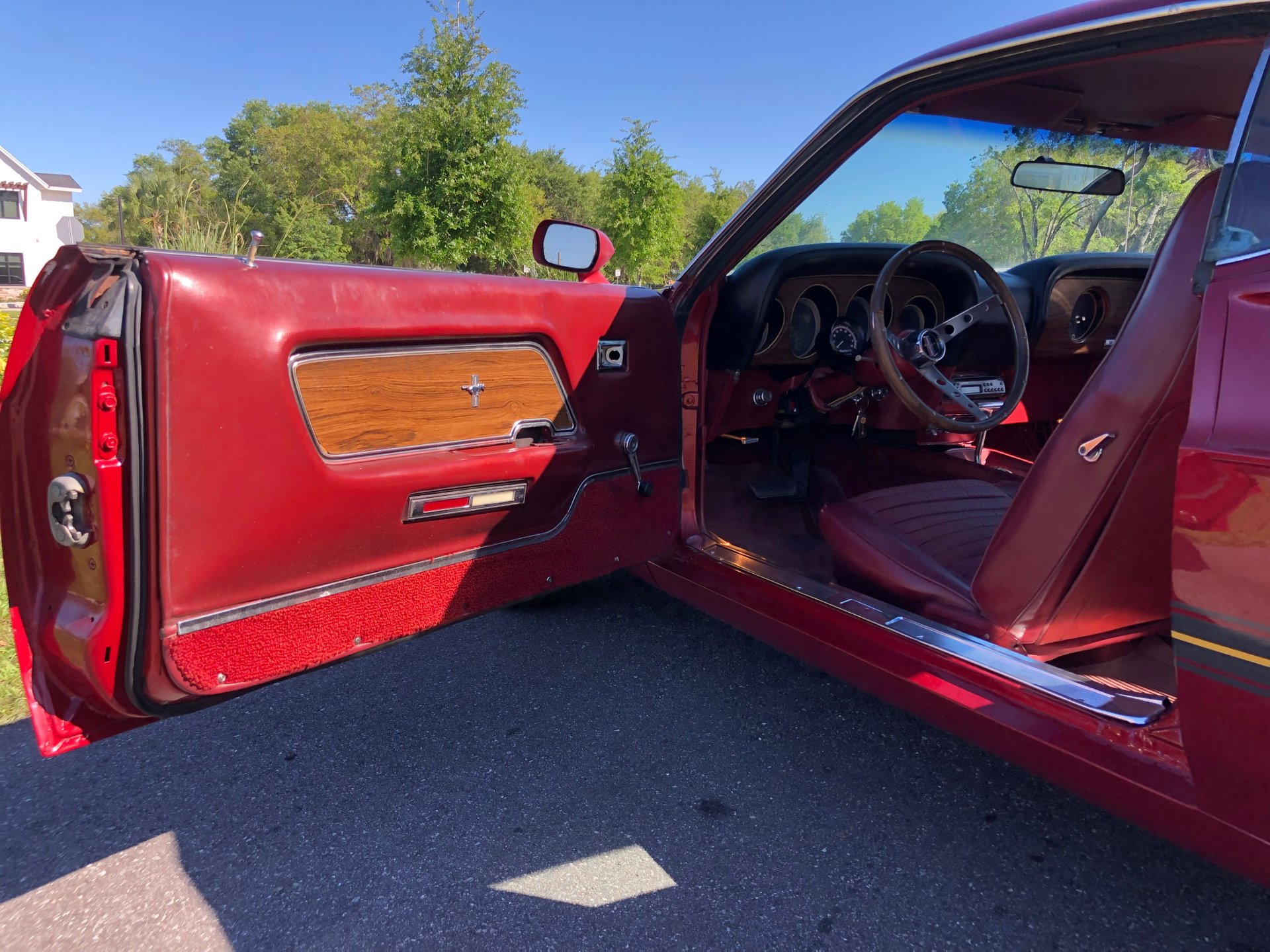 Vehicle photo 10