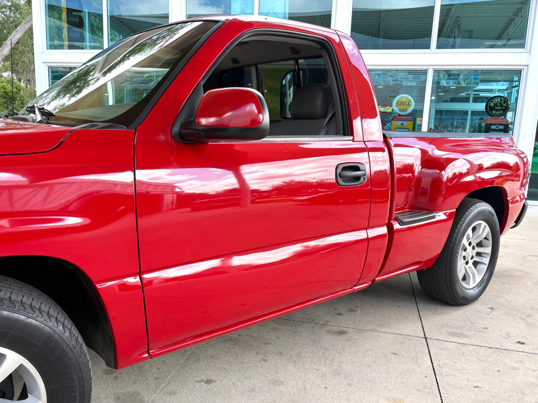 Vehicle photo 13