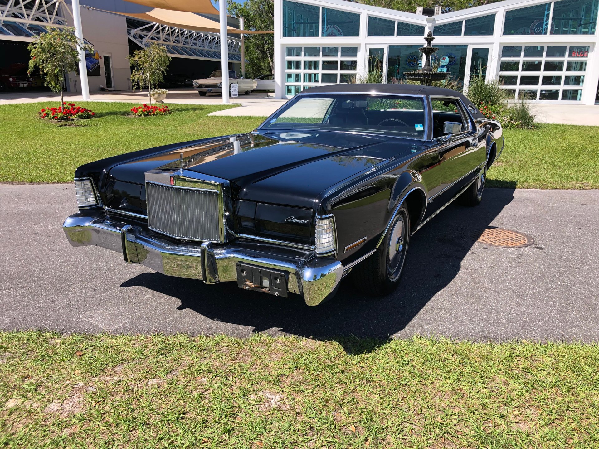 Vehicle photo 2
