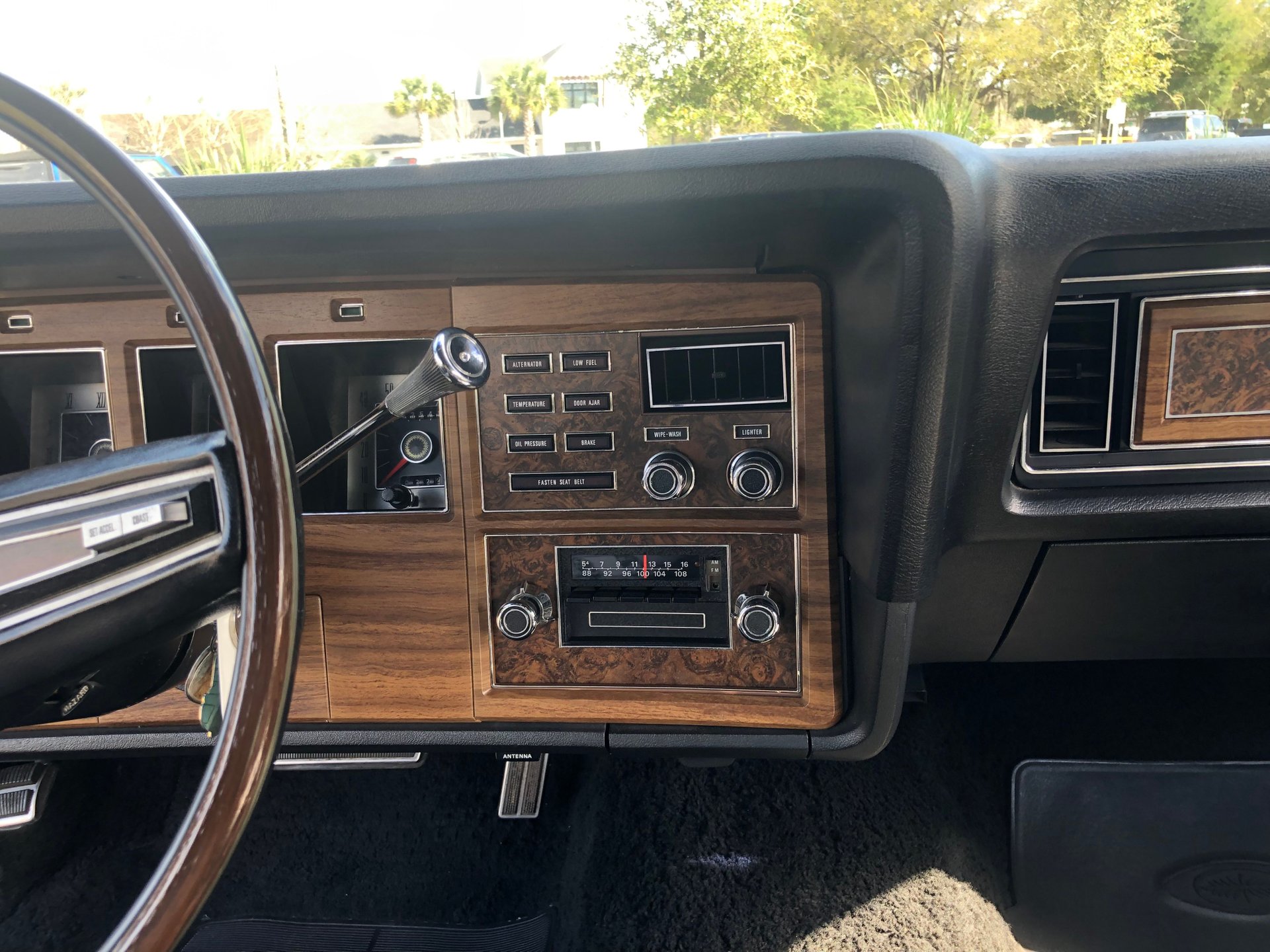 Vehicle photo 12