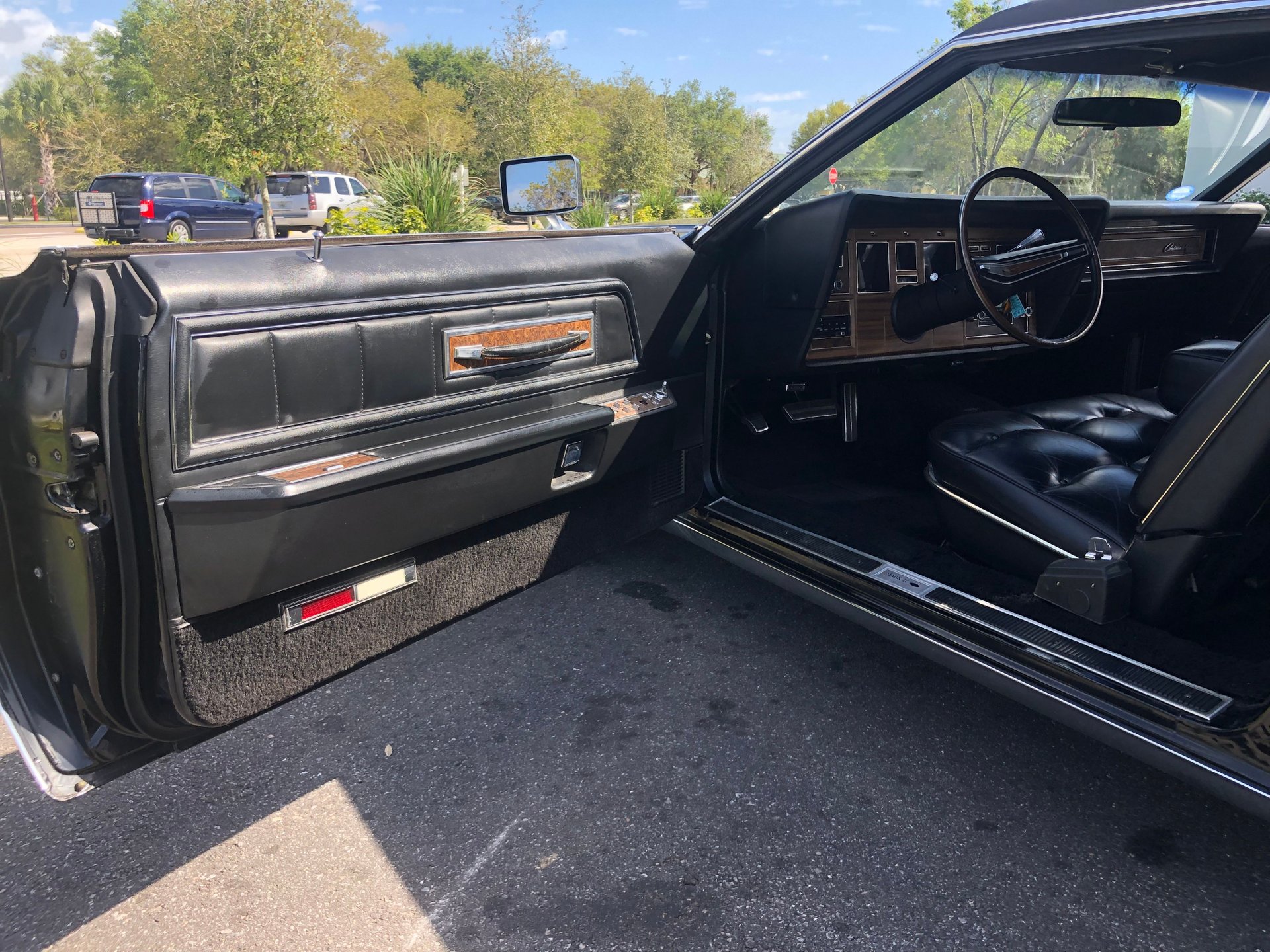 Vehicle photo 20