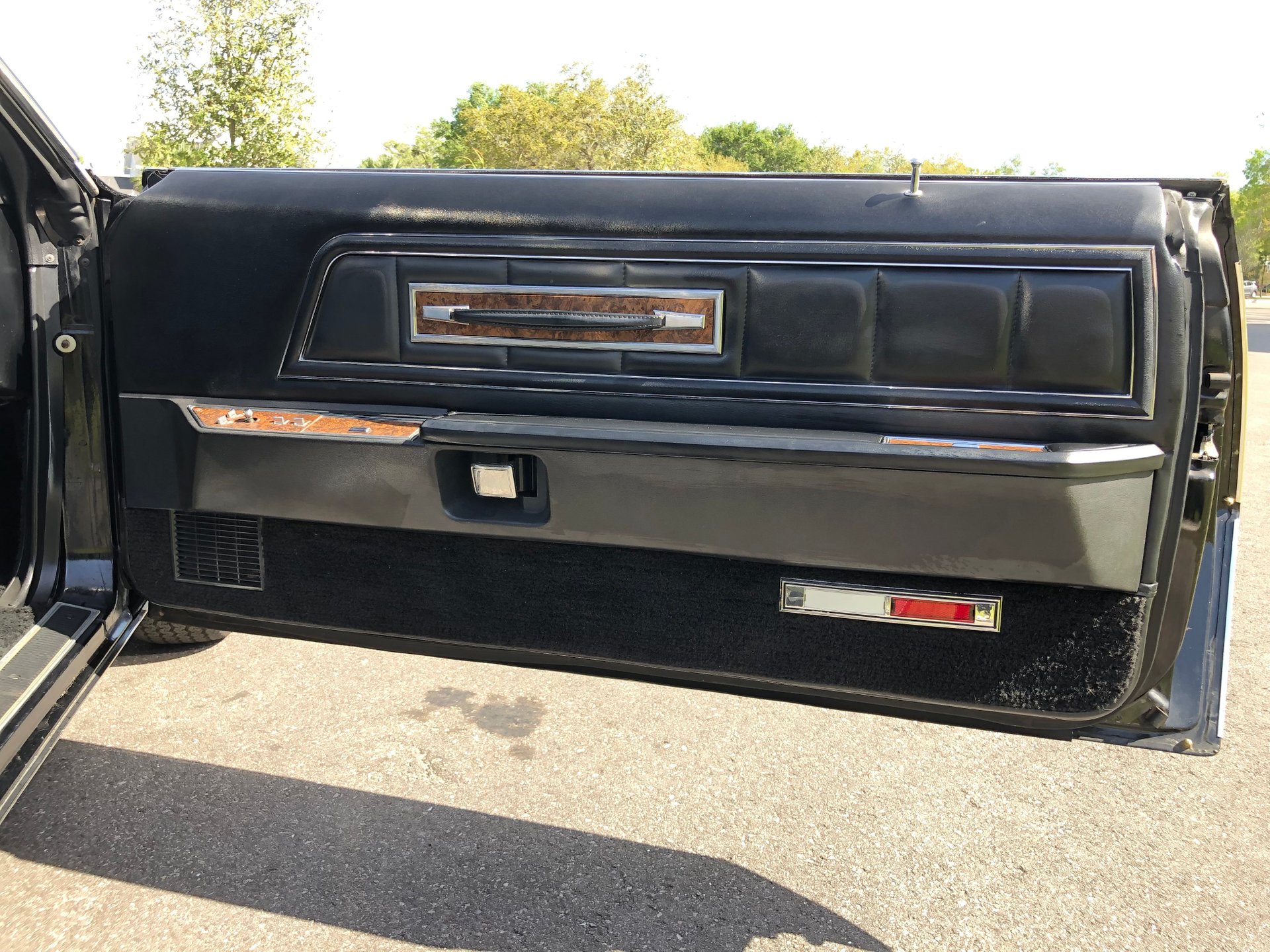 Vehicle photo 21