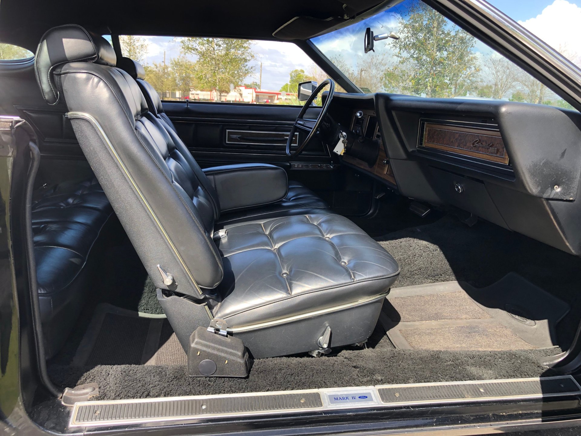 Vehicle photo 22