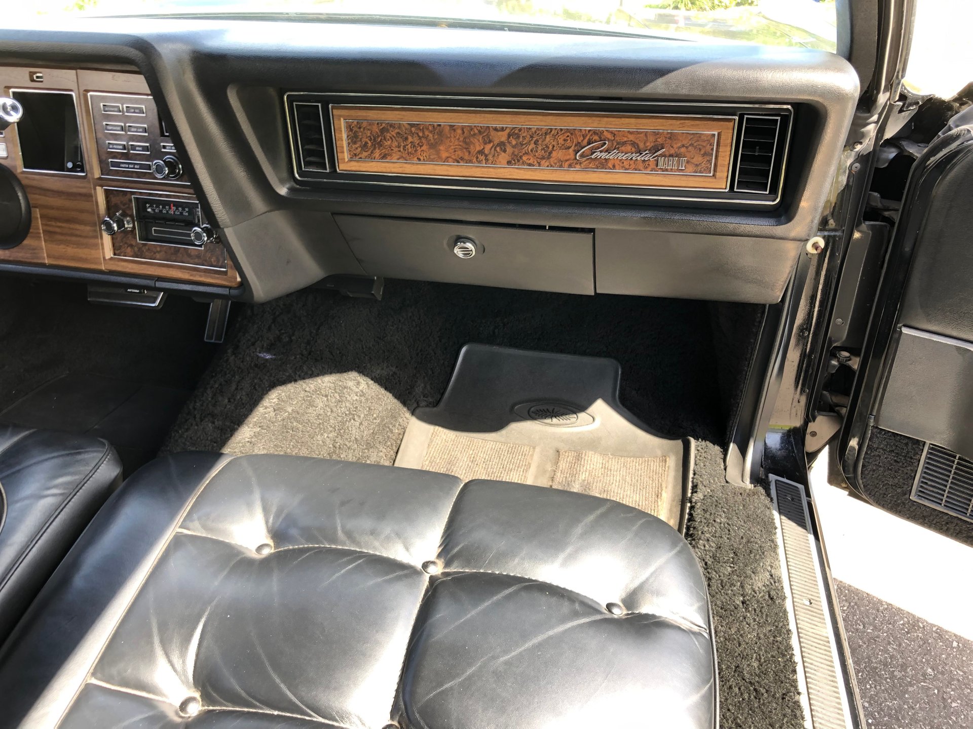 Vehicle photo 24