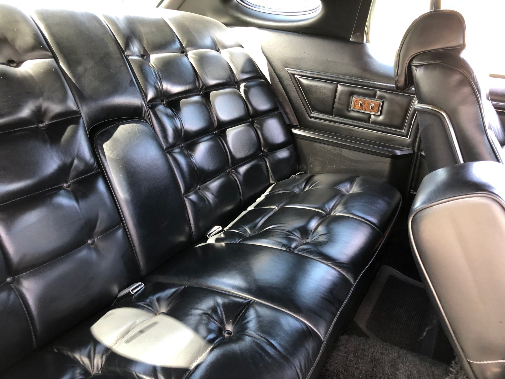 Vehicle photo 26