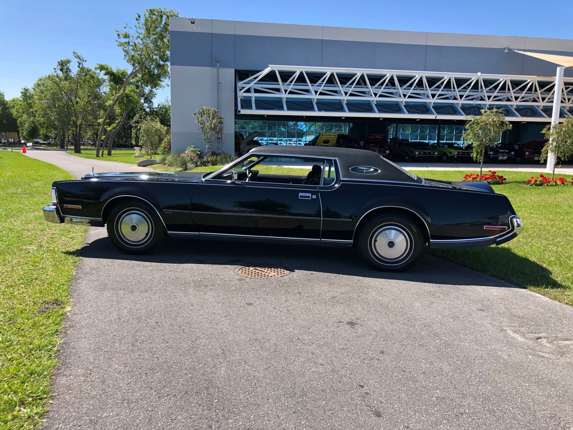 Vehicle photo 59