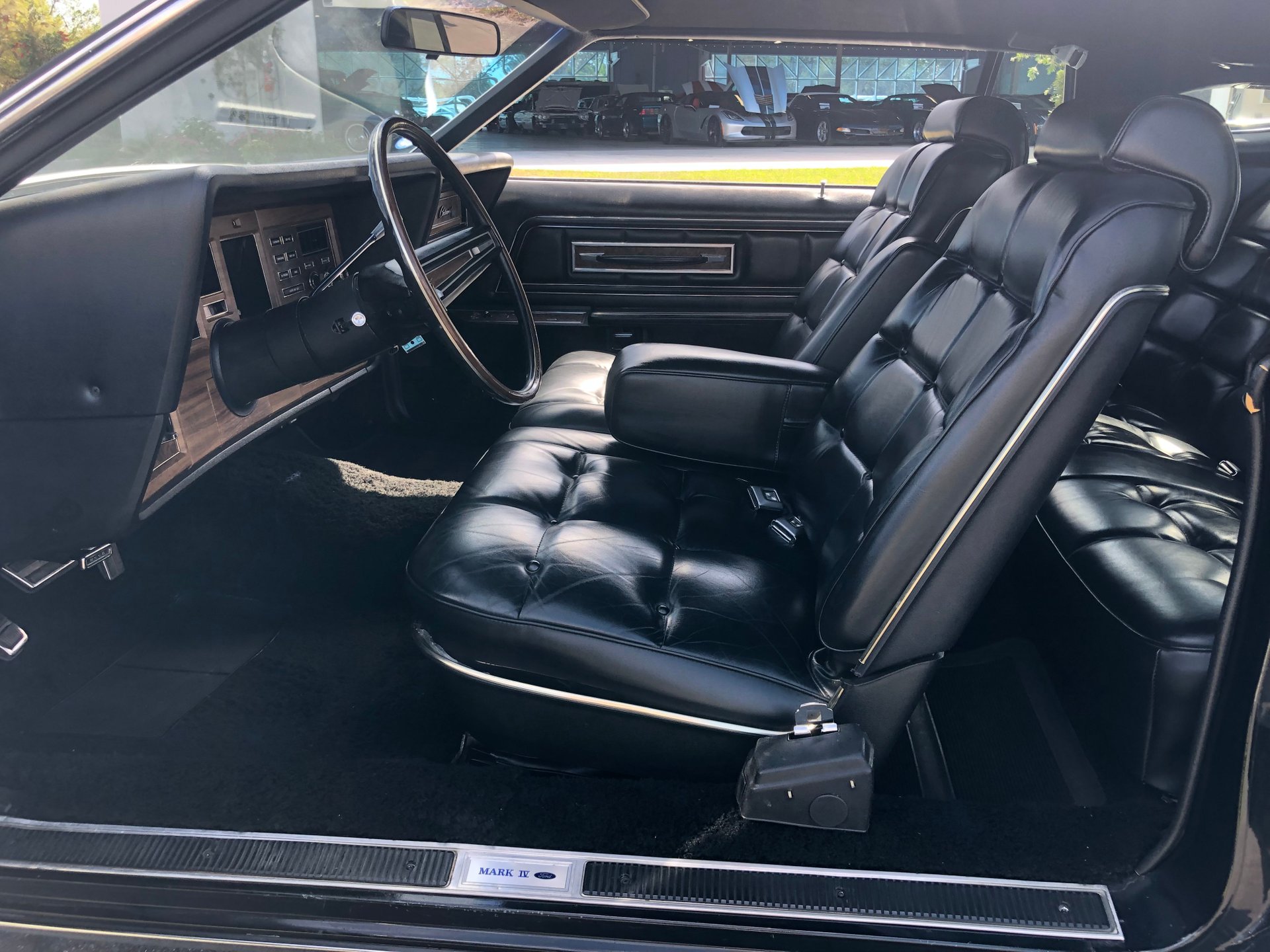 Vehicle photo 8