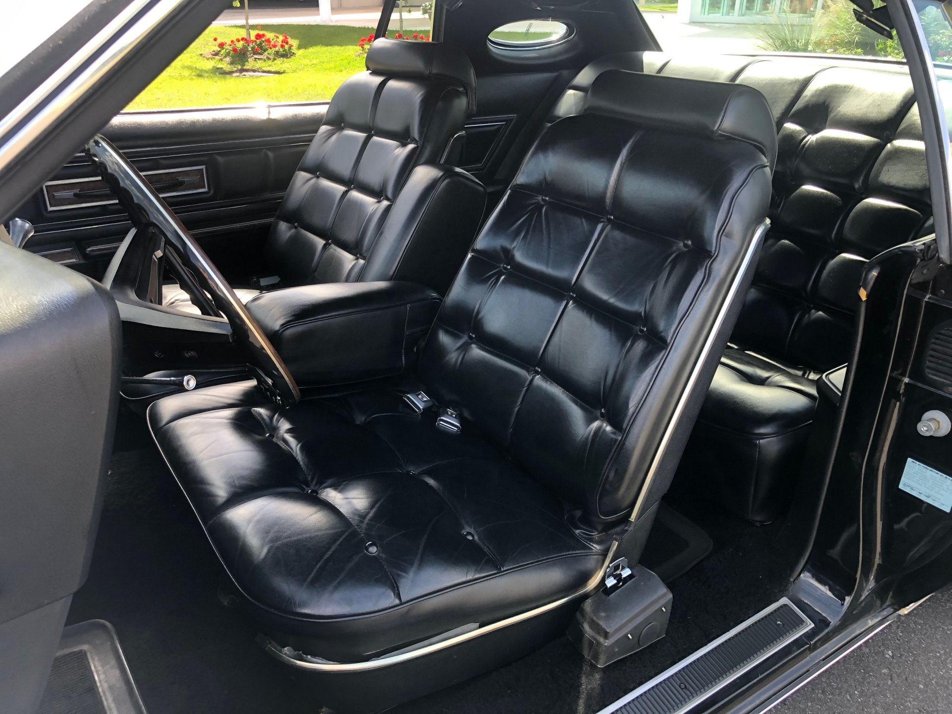 Vehicle photo 9