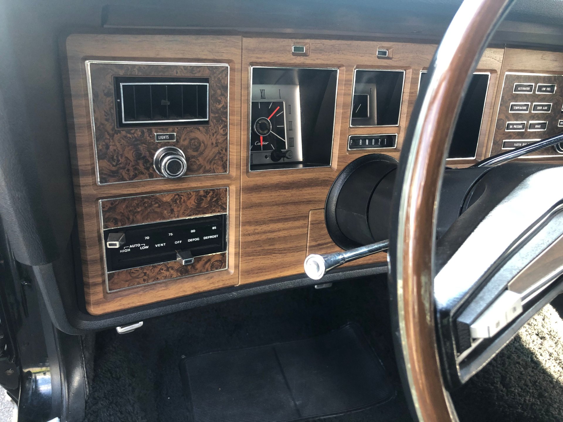 Vehicle photo 11
