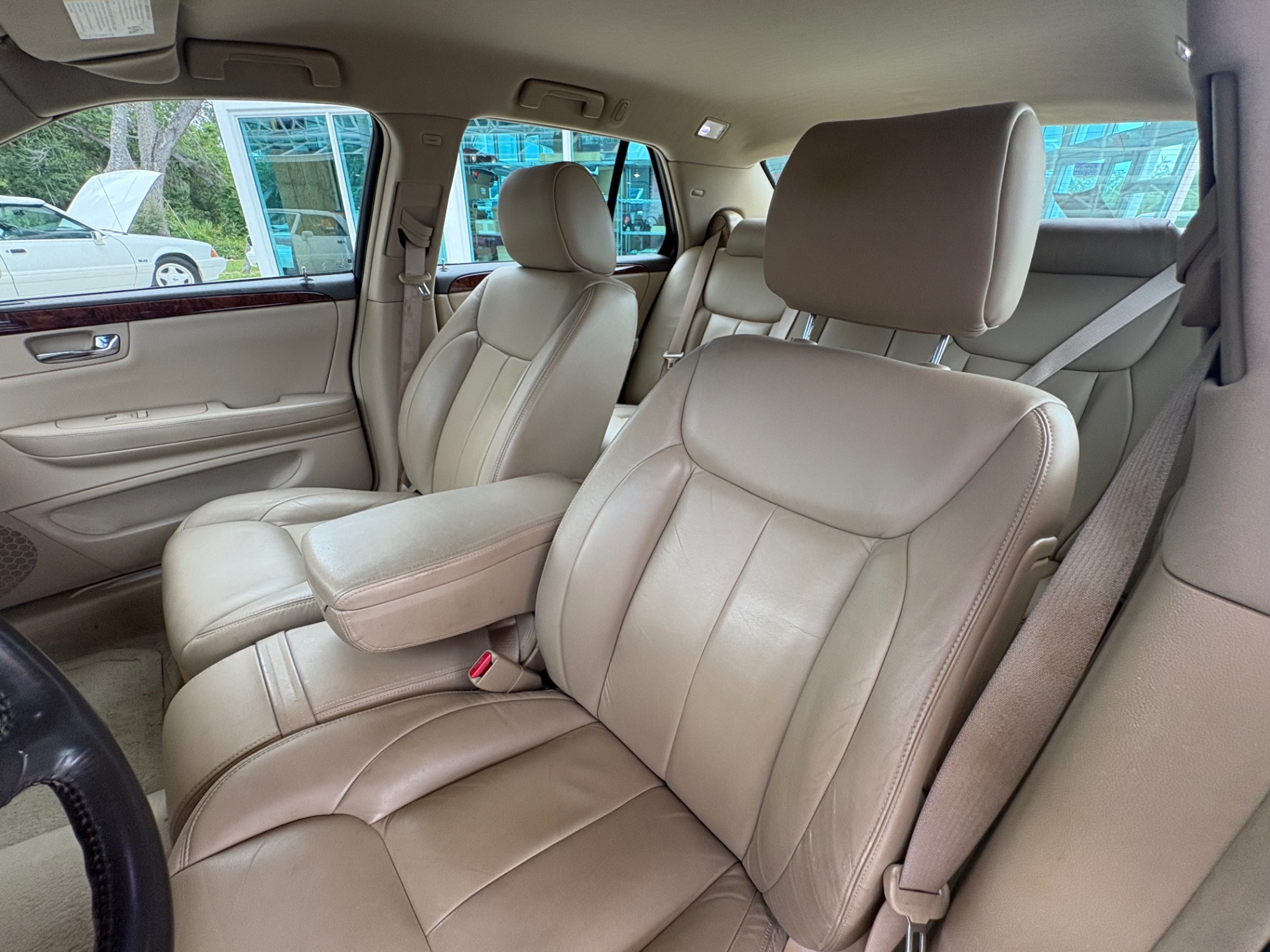 Vehicle photo 32