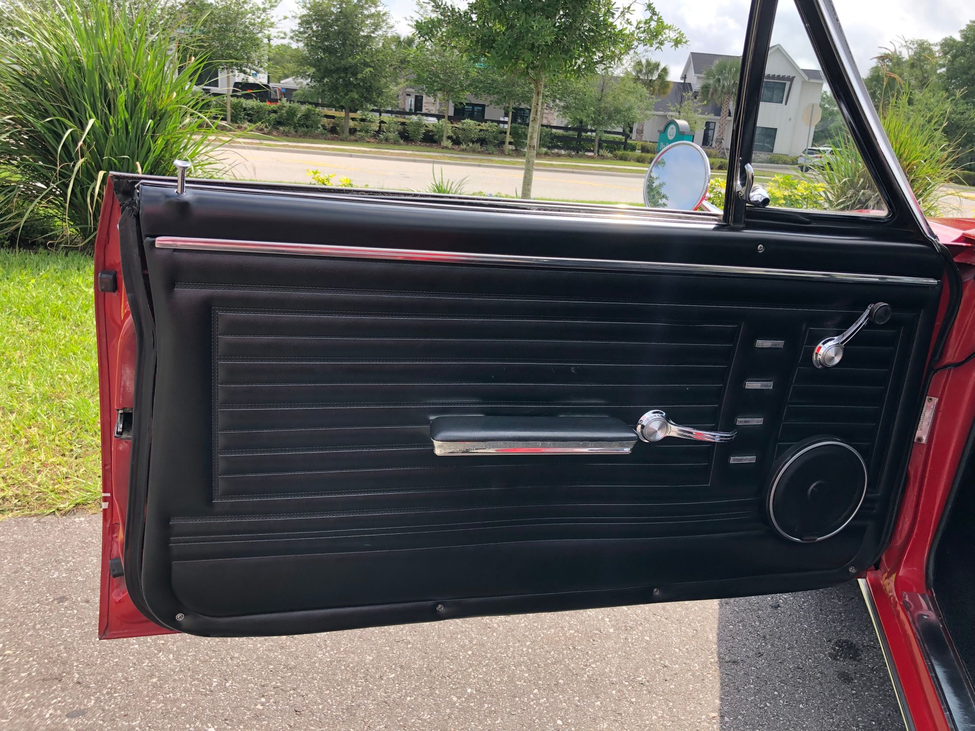 Vehicle photo 12
