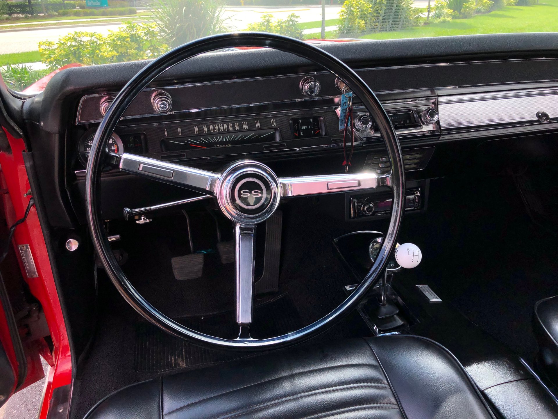 Vehicle photo 14