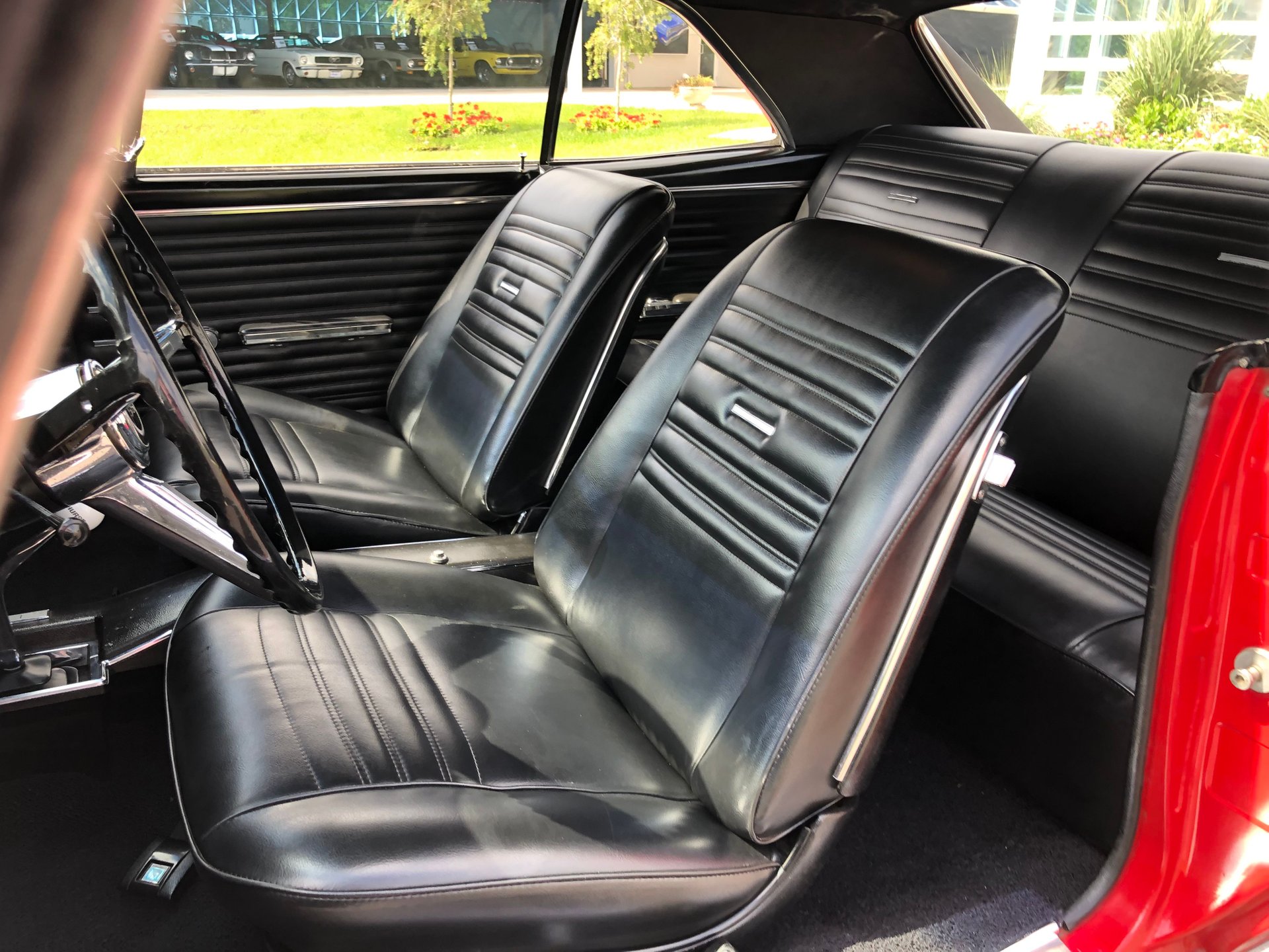 Vehicle photo 15