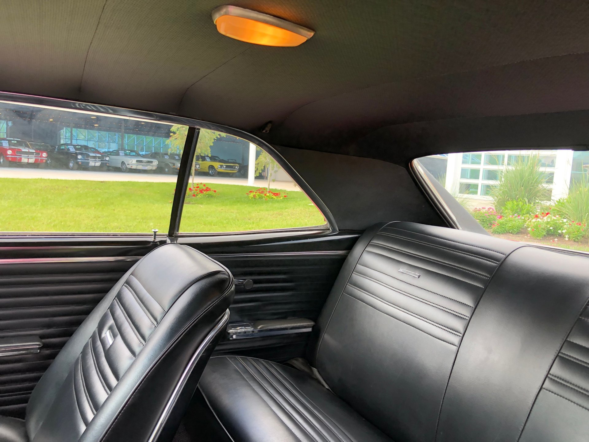 Vehicle photo 18