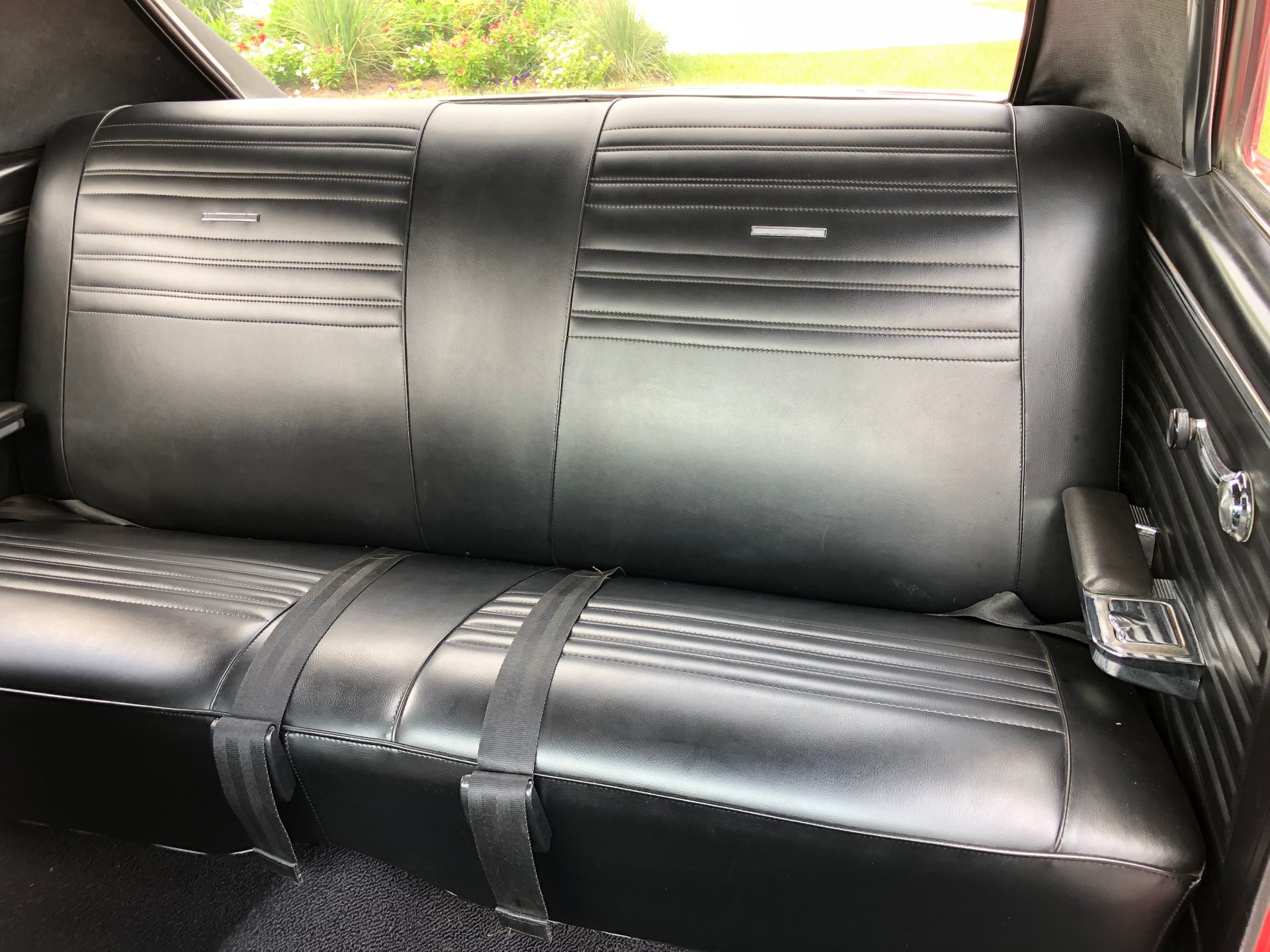 Vehicle photo 19