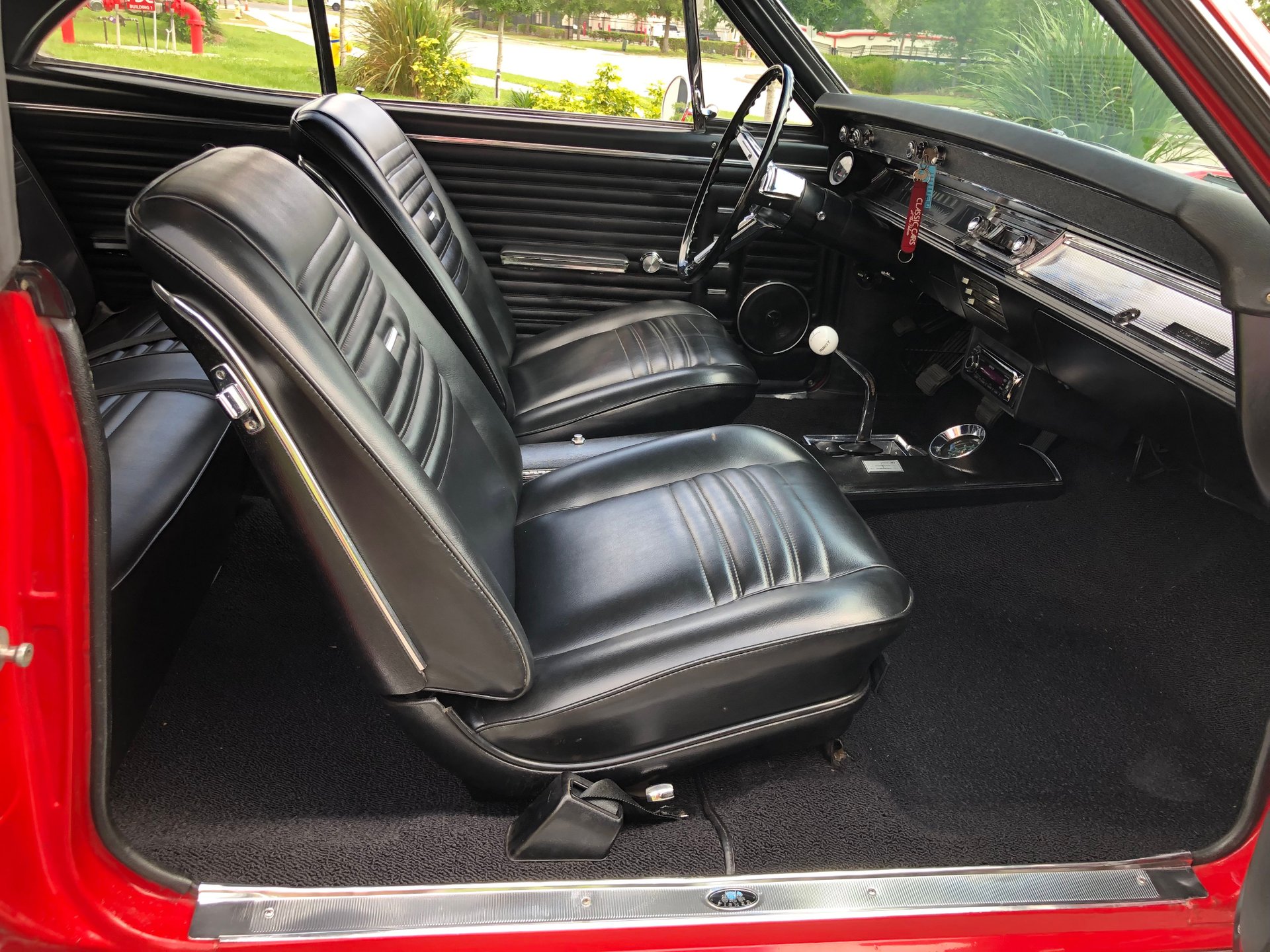 Vehicle photo 21